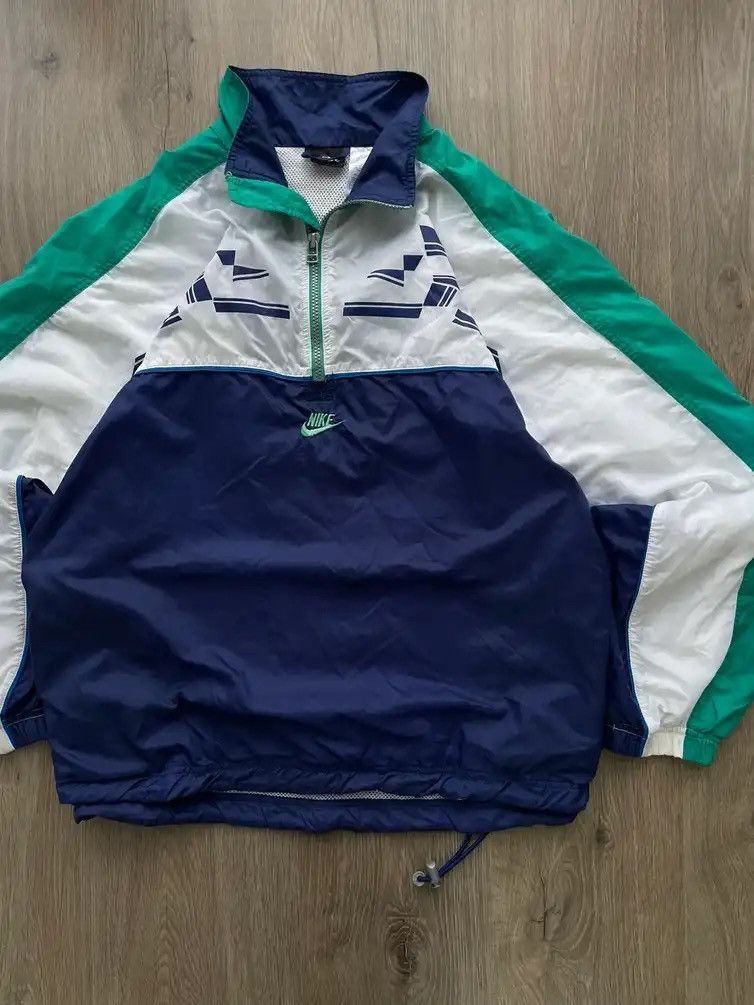 Vintage Nike Light Jacket Center Logo