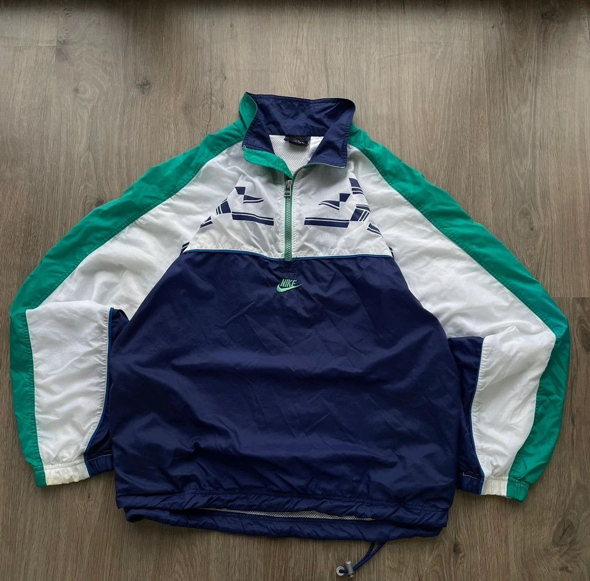 Vintage Nike Light Jacket Center Logo