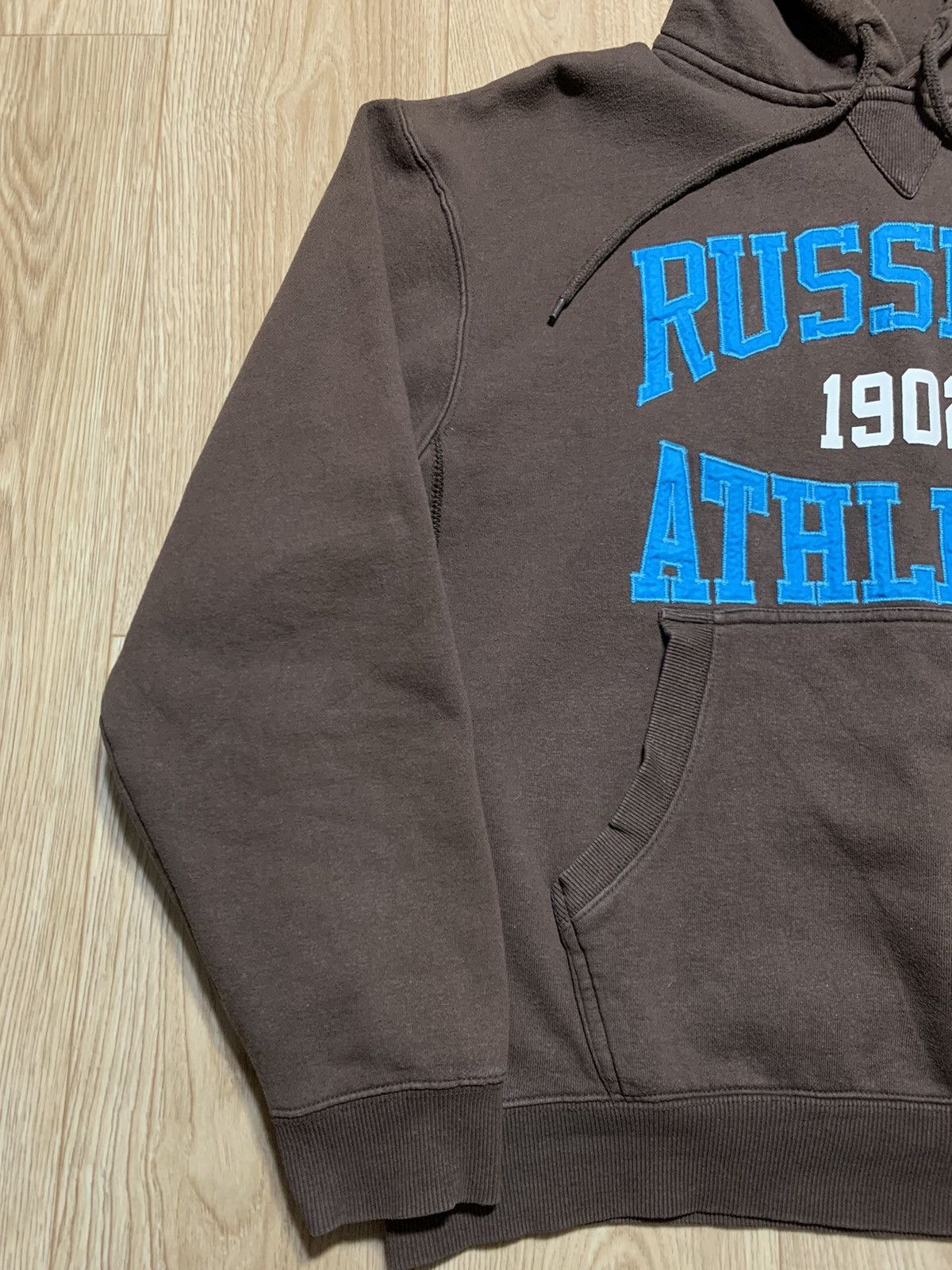 Russell Athletic Vintage Y2K Russell Athletic Embroidered Logo Hoodie Brown Size US XL / EU 56 / 4 - 4 Thumbnail