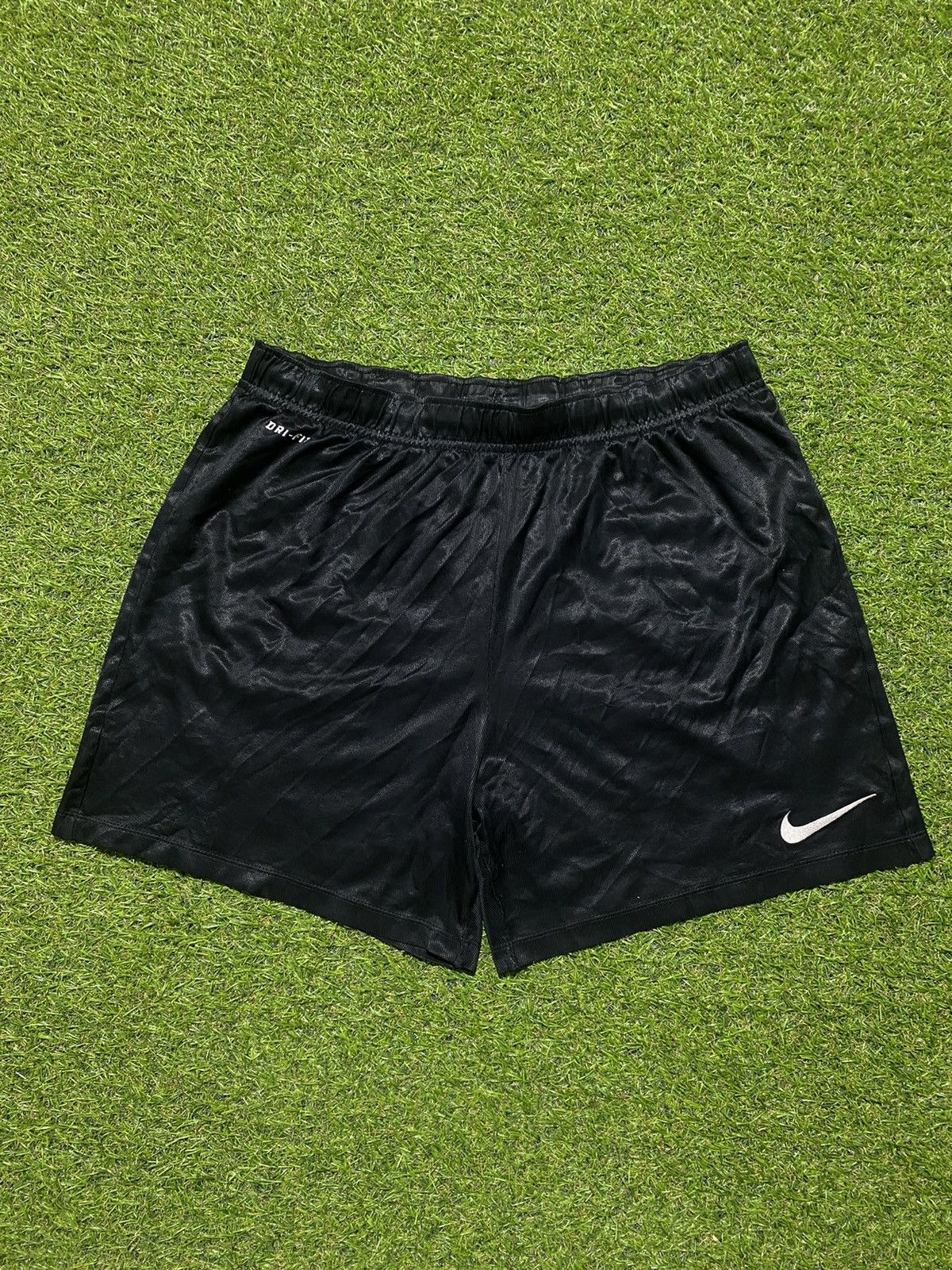 Nike Vintage Nike shorts streetwear swoosh casual y2k size M Size US 32 / EU 48 - 1 Thumbnail