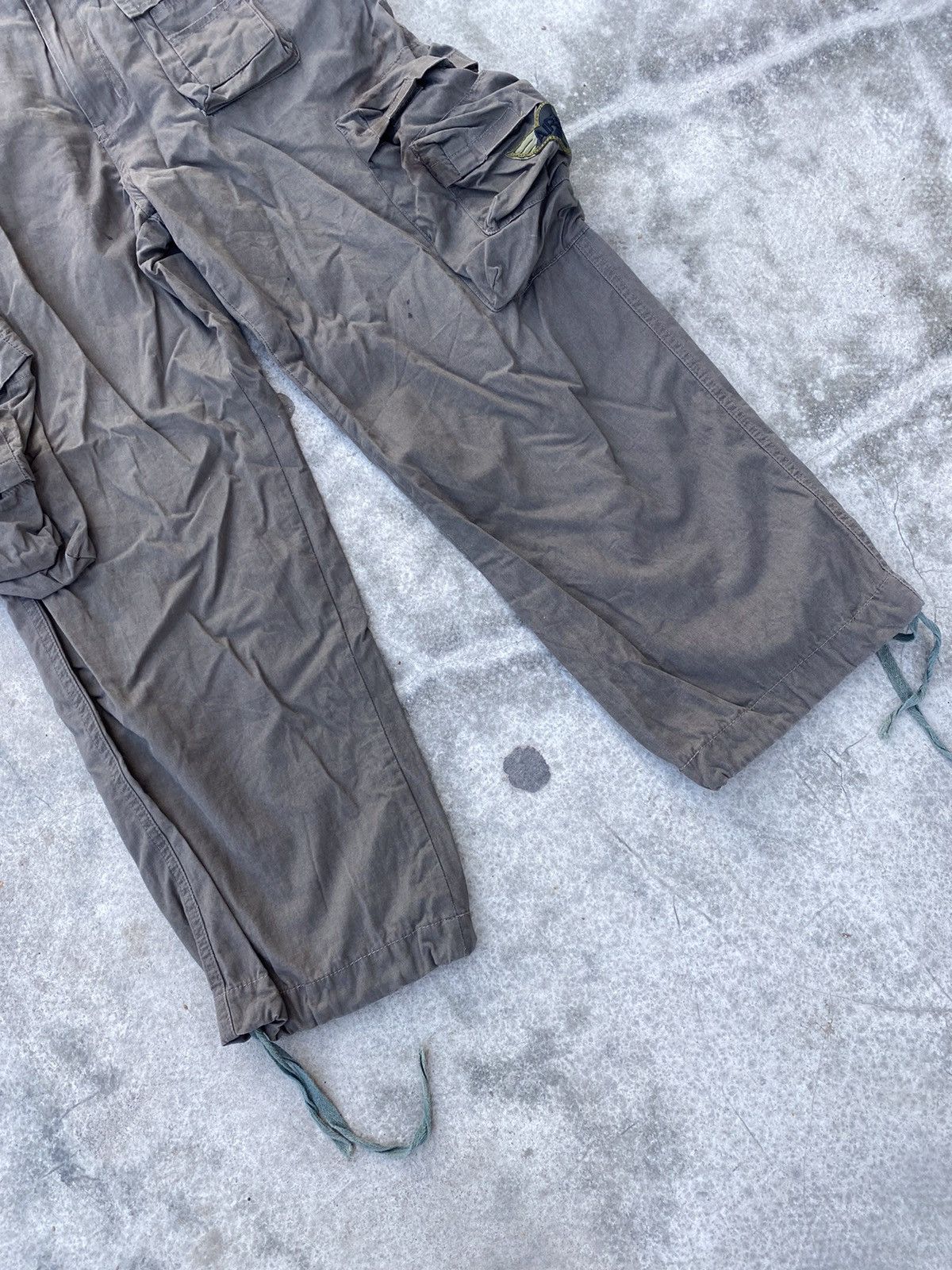 Vintage Vintage US ARMY Trashed Cargo Bondage Pants Size US 30 / EU 46 - 9 Thumbnail