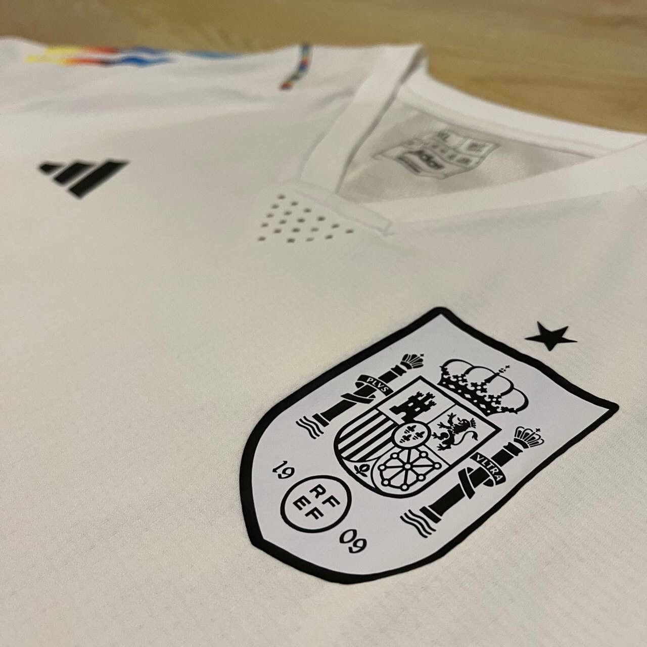 Adidas 3XL NWT SPAIN ADIDAS 2022/2023 FOOTBALL PRE MATCH JERSEY Size US XXL / EU 58 / 5 - 3 Thumbnail