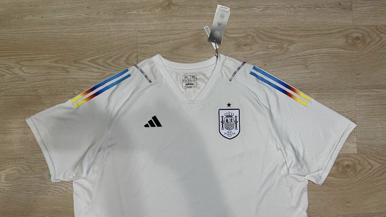 Adidas 3XL NWT SPAIN ADIDAS 2022/2023 FOOTBALL PRE MATCH JERSEY Size US XXL / EU 58 / 5 - 2 Thumbnail