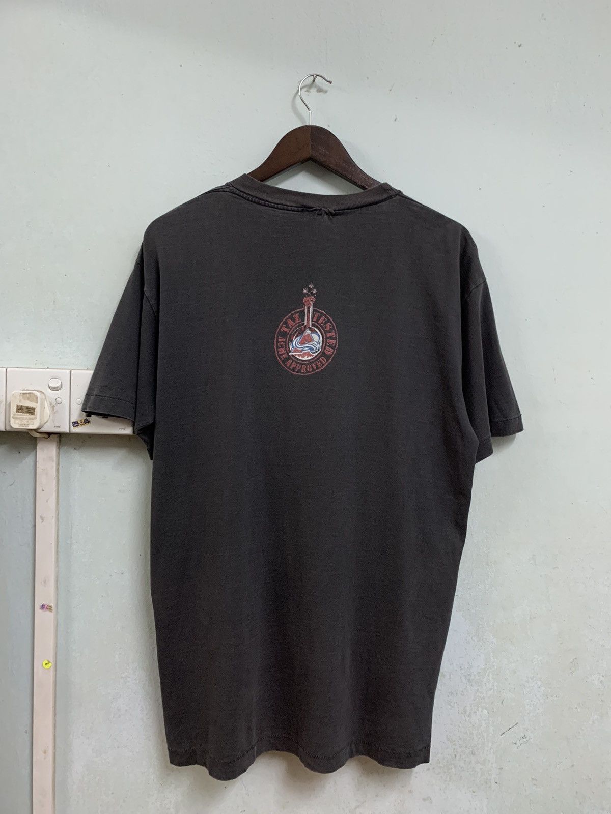 Vintage Vintage SUN FADED 1994 WARNER BROTHERS TAZMANIA TSHIRT Size US XL / EU 56 / 4 - 7 Thumbnail