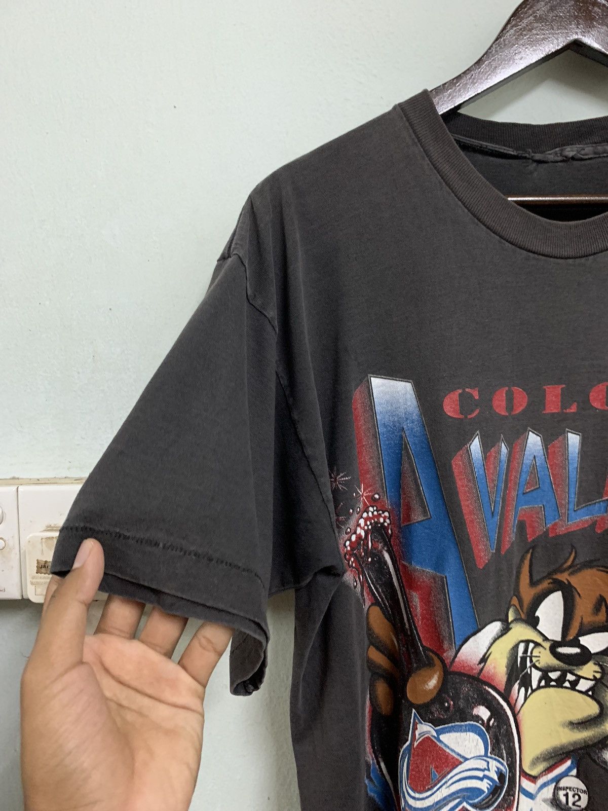 Vintage Vintage SUN FADED 1994 WARNER BROTHERS TAZMANIA TSHIRT Size US XL / EU 56 / 4 - 8 Thumbnail