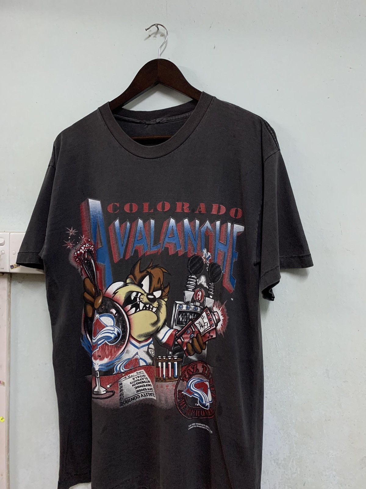 Vintage Vintage SUN FADED 1994 WARNER BROTHERS TAZMANIA TSHIRT Size US XL / EU 56 / 4 - 2 Thumbnail