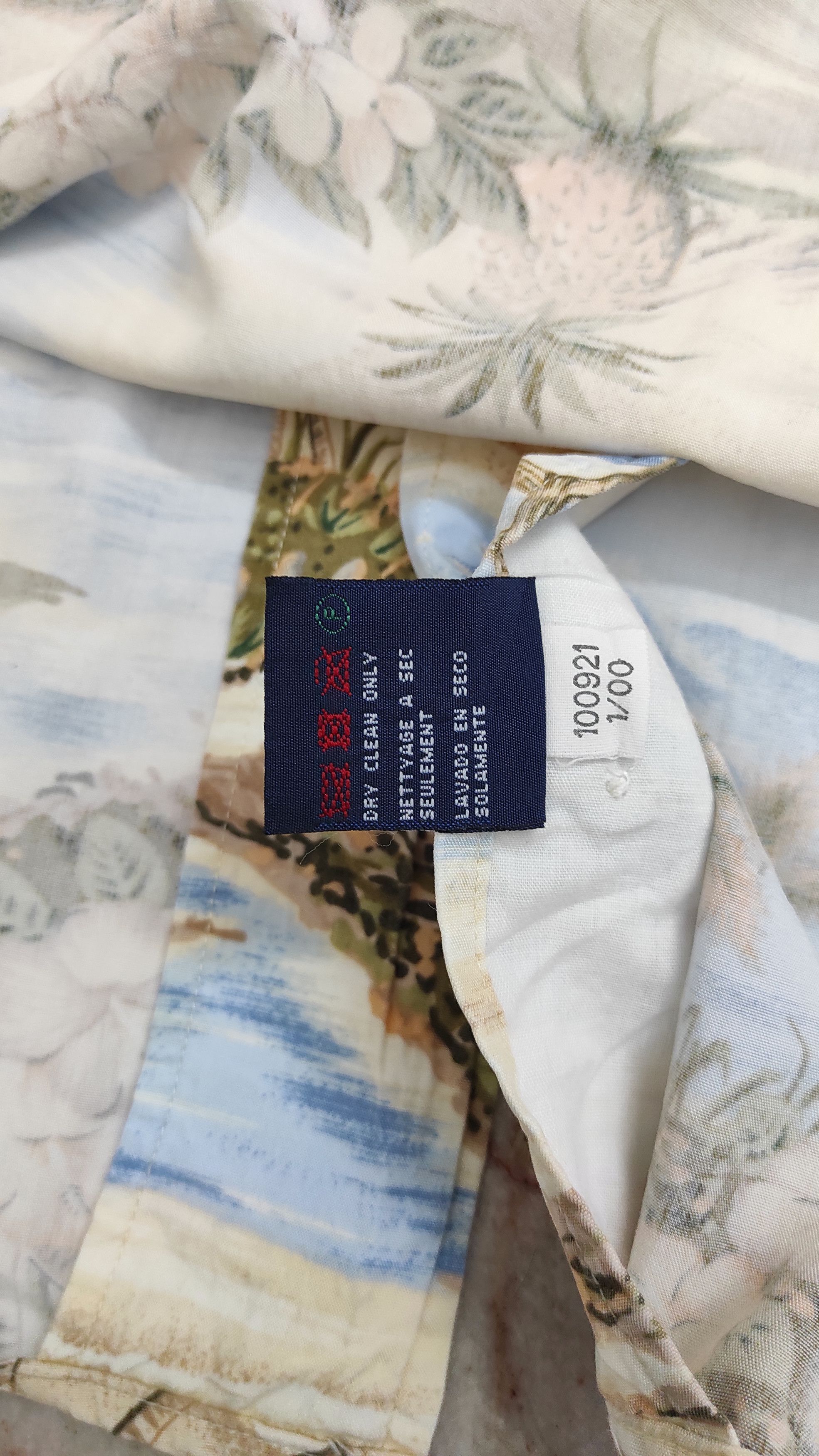 Tommy Hilfiger Vintage 90's HAWAIIAN ALOHA 100% RAYON SHIRT Size US XL / EU 56 / 4 - 5 Thumbnail