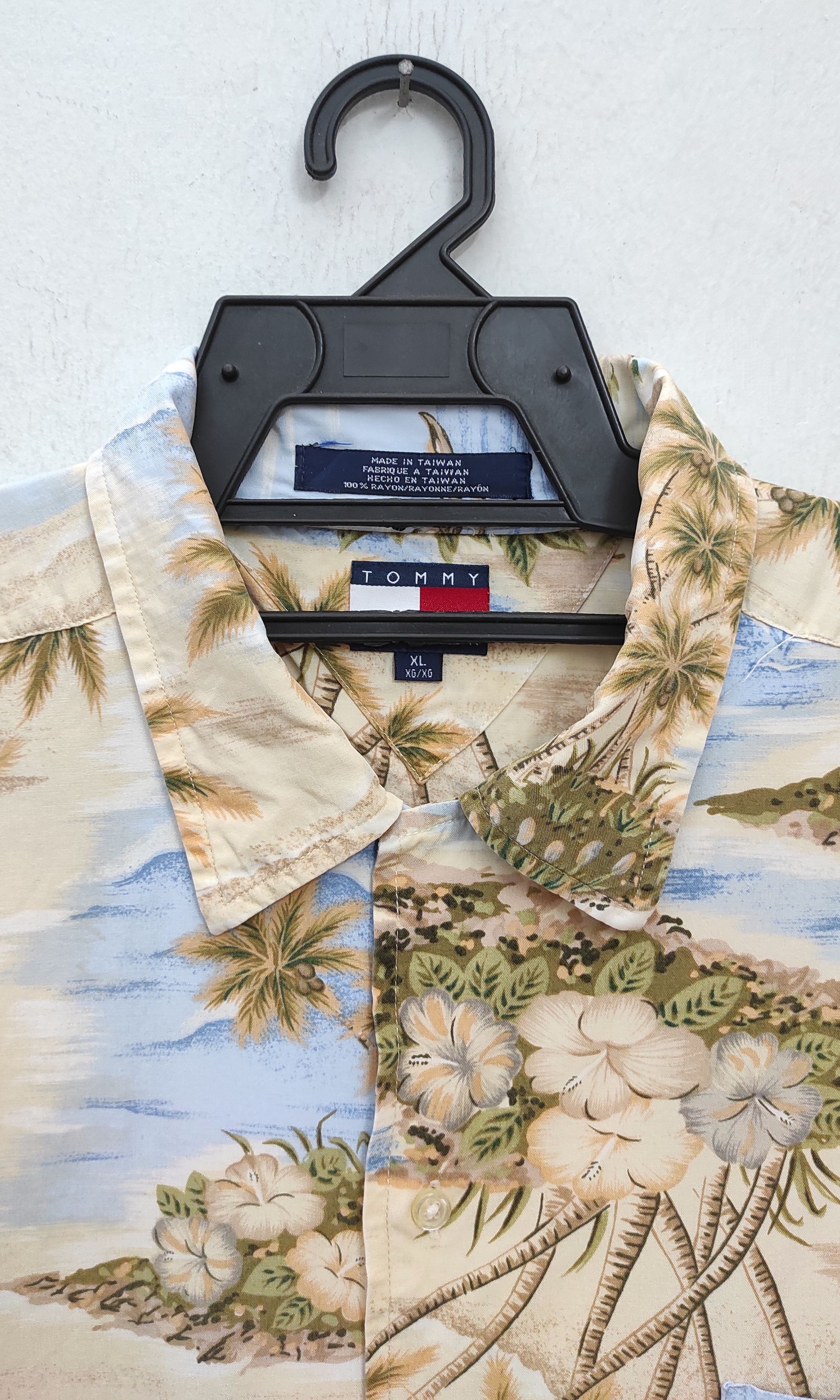 Tommy Hilfiger Vintage 90's HAWAIIAN ALOHA 100% RAYON SHIRT Size US XL / EU 56 / 4 - 7 Thumbnail