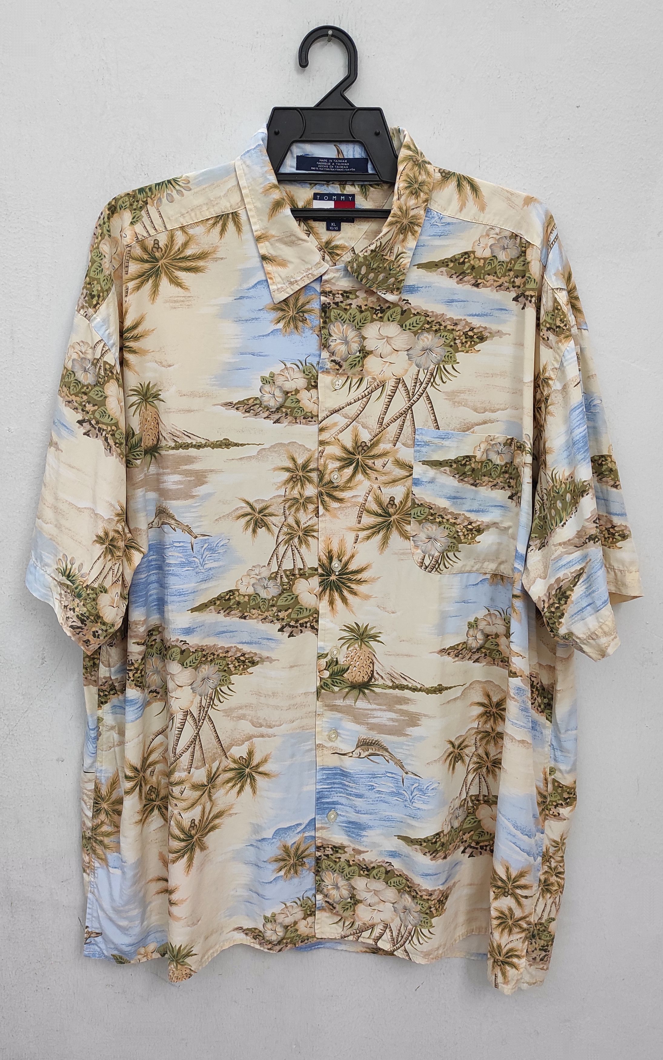 Tommy Hilfiger Vintage 90's HAWAIIAN ALOHA 100% RAYON SHIRT Size US XL / EU 56 / 4 - 1 Thumbnail