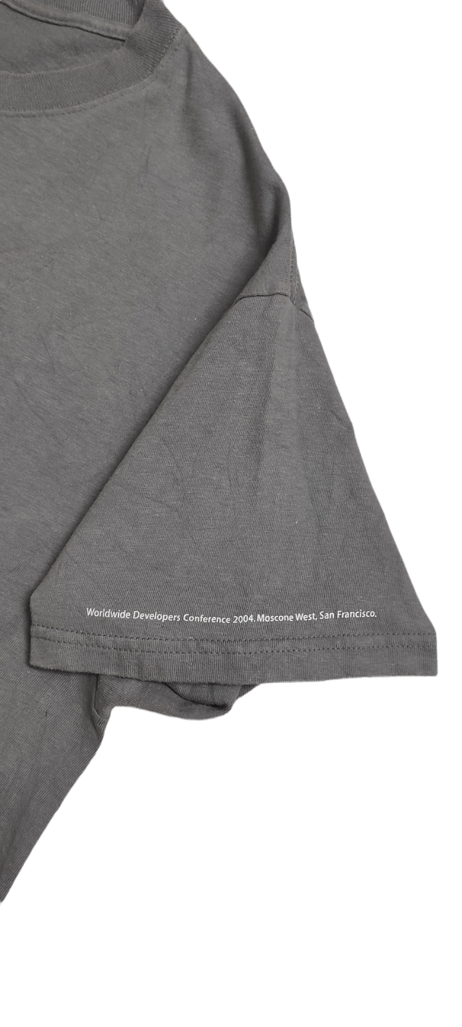 Apple Vintage 2004 Apple Worldwide Developers Conference tee Size US L / EU 52-54 / 3 - 4 Thumbnail