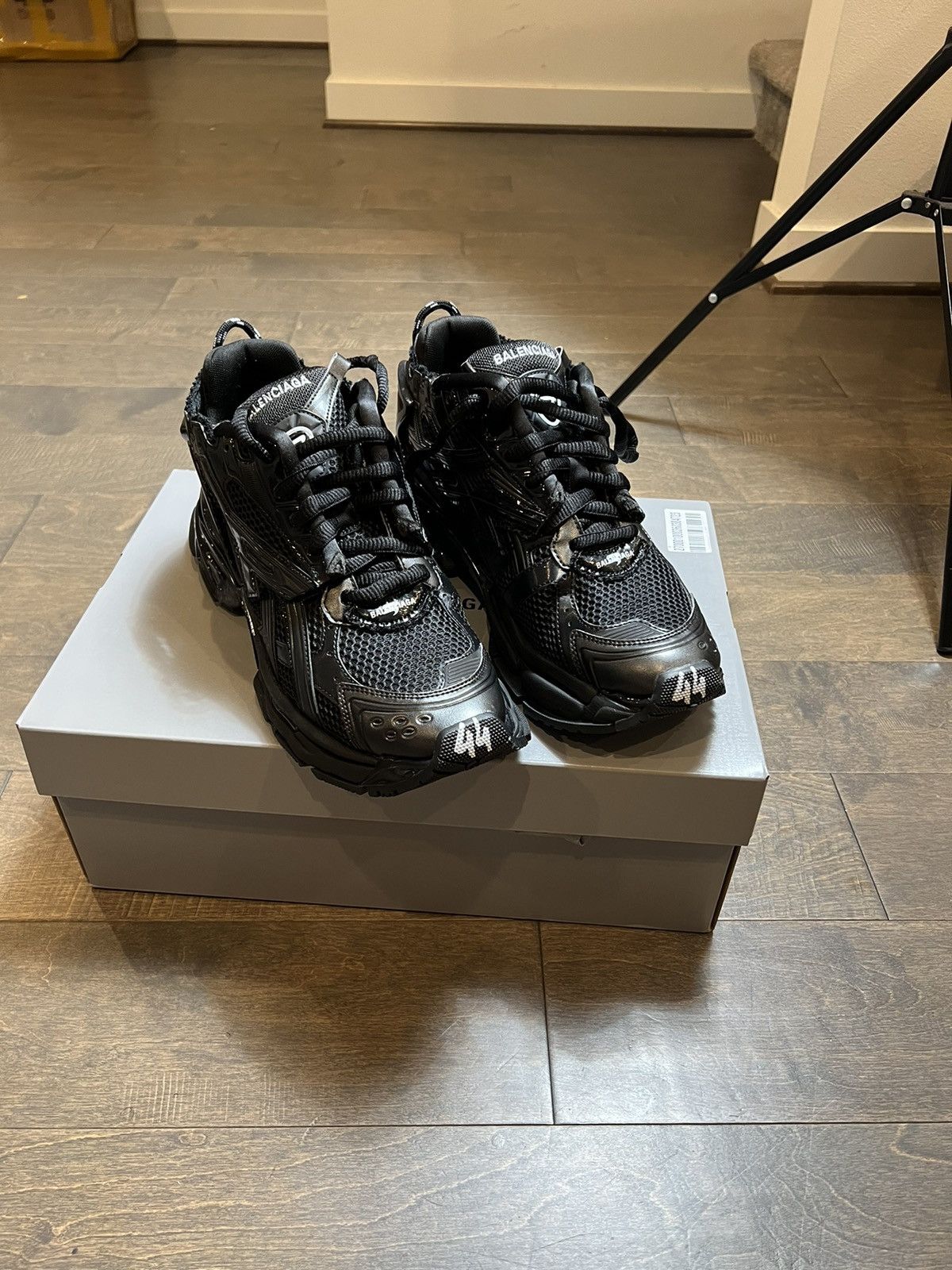 balenciaga race runner triple black