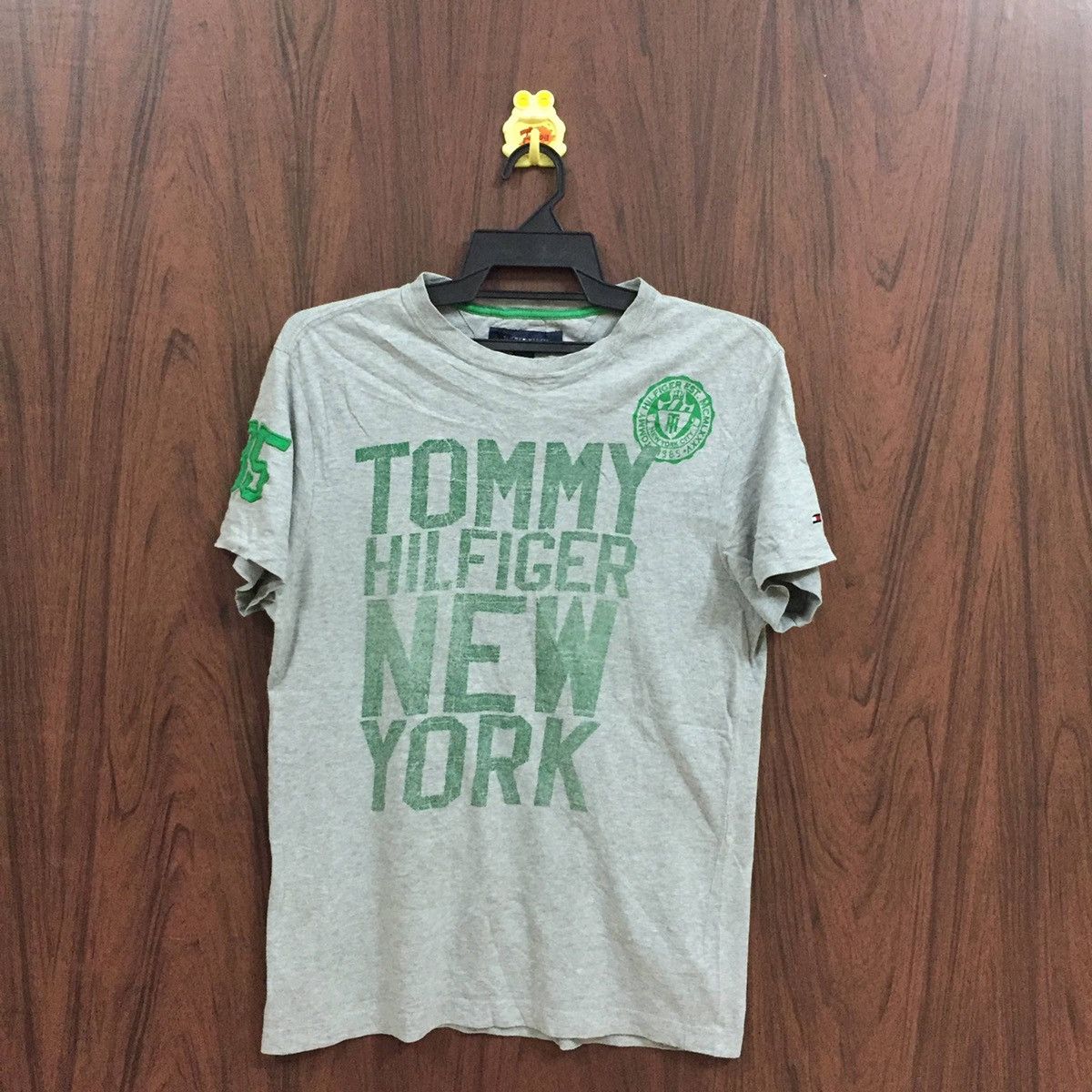 Tommy Hilfiger Vintage TOMMY HILFIGER t shirt new york size XS fit S Size US S / EU 44-46 / 1 - 1 Thumbnail