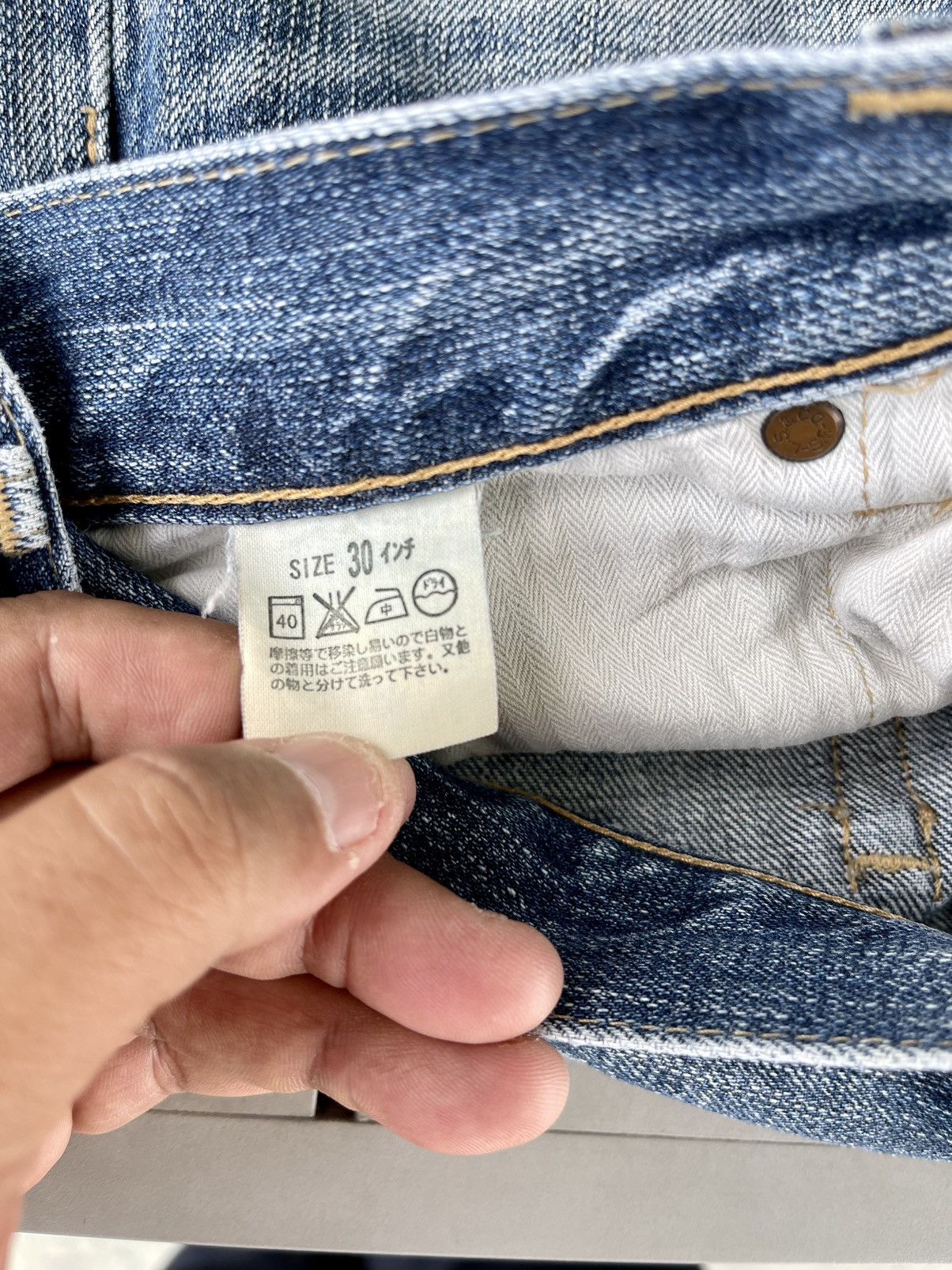 Levi's VINTAGE LEVIS 505 FADED BLUE JEANS MADE IN JAPAN RED SIZE 29 Size US 29 - 18 Thumbnail