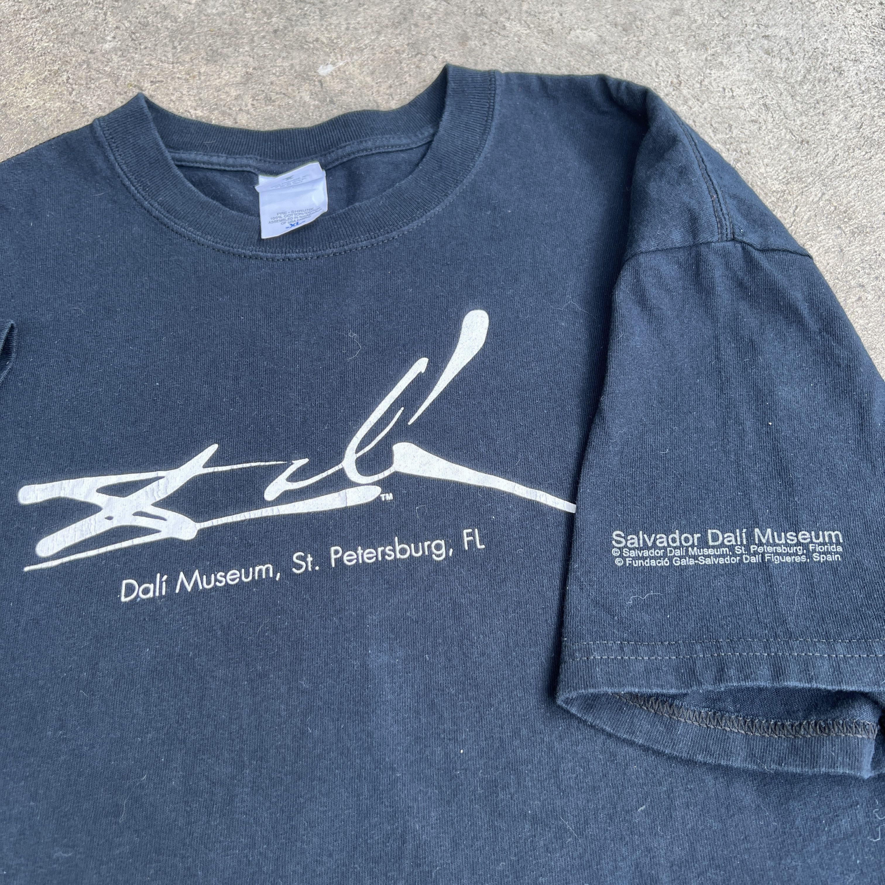 Vintage Vtg 2000s Salvador Dali Museum Signature Art Promo Tee Shirt Size US XL / EU 56 / 4 - 2 Thumbnail