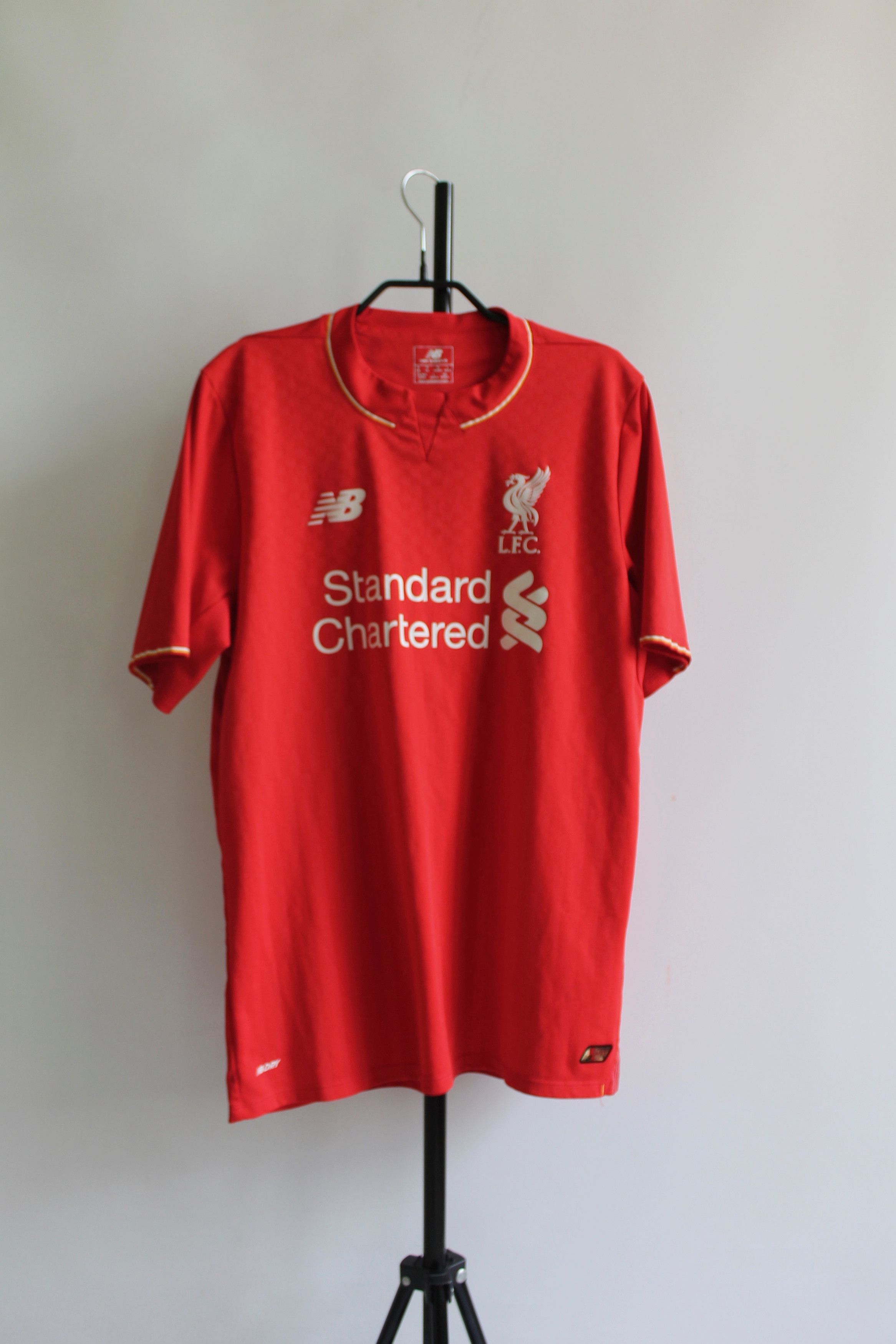 New Balance 2015 Liverpool Home new balance Soccer jersey football Size US M / EU 48-50 / 2 - 10 Thumbnail