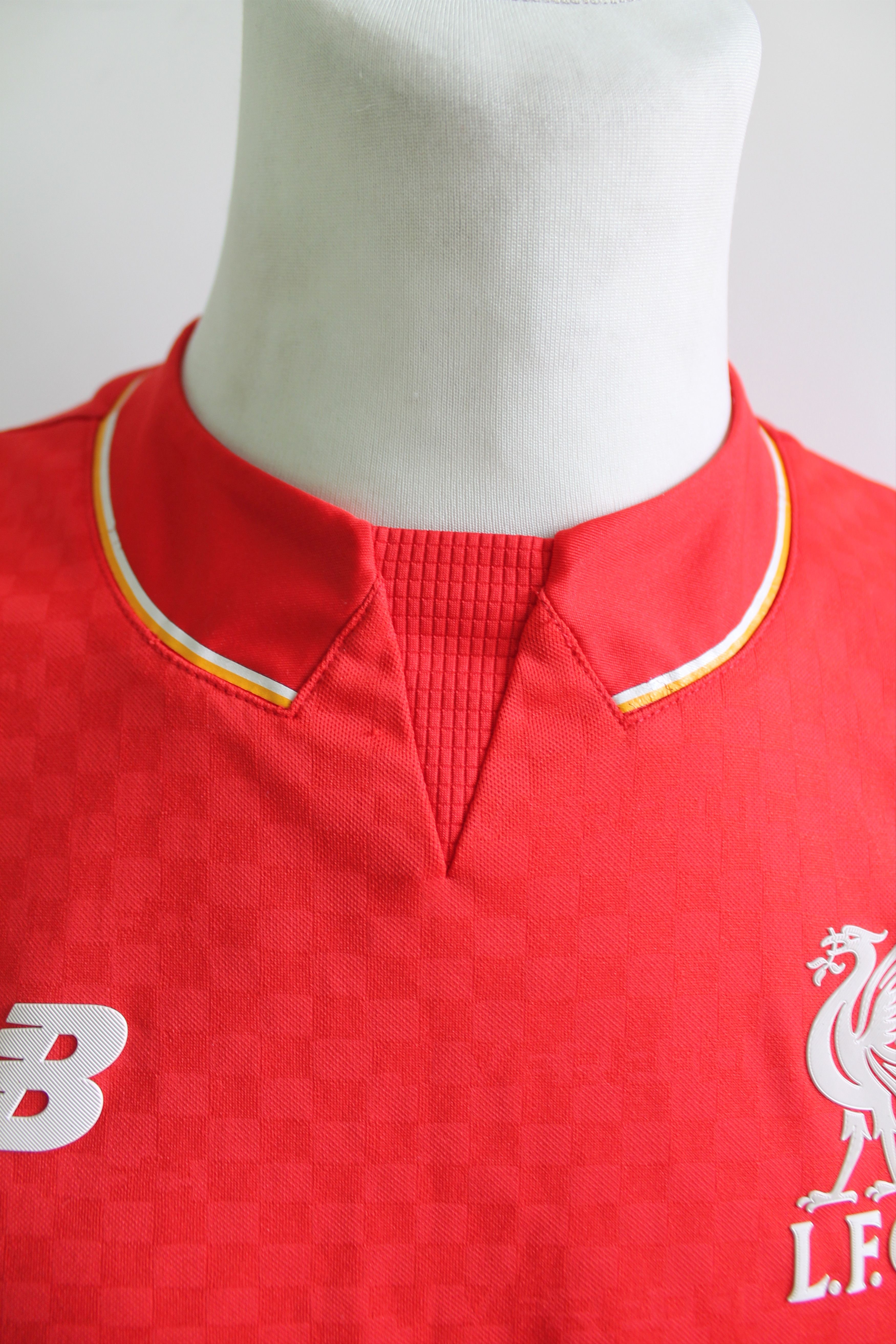 New Balance 2015 Liverpool Home new balance Soccer jersey football Size US M / EU 48-50 / 2 - 4 Thumbnail