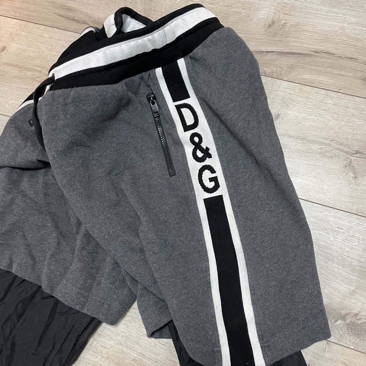 Dolce & Gabbana Dolce & Gabbana shorts/nylon pants Size US 34 / EU 50 - 9 Thumbnail