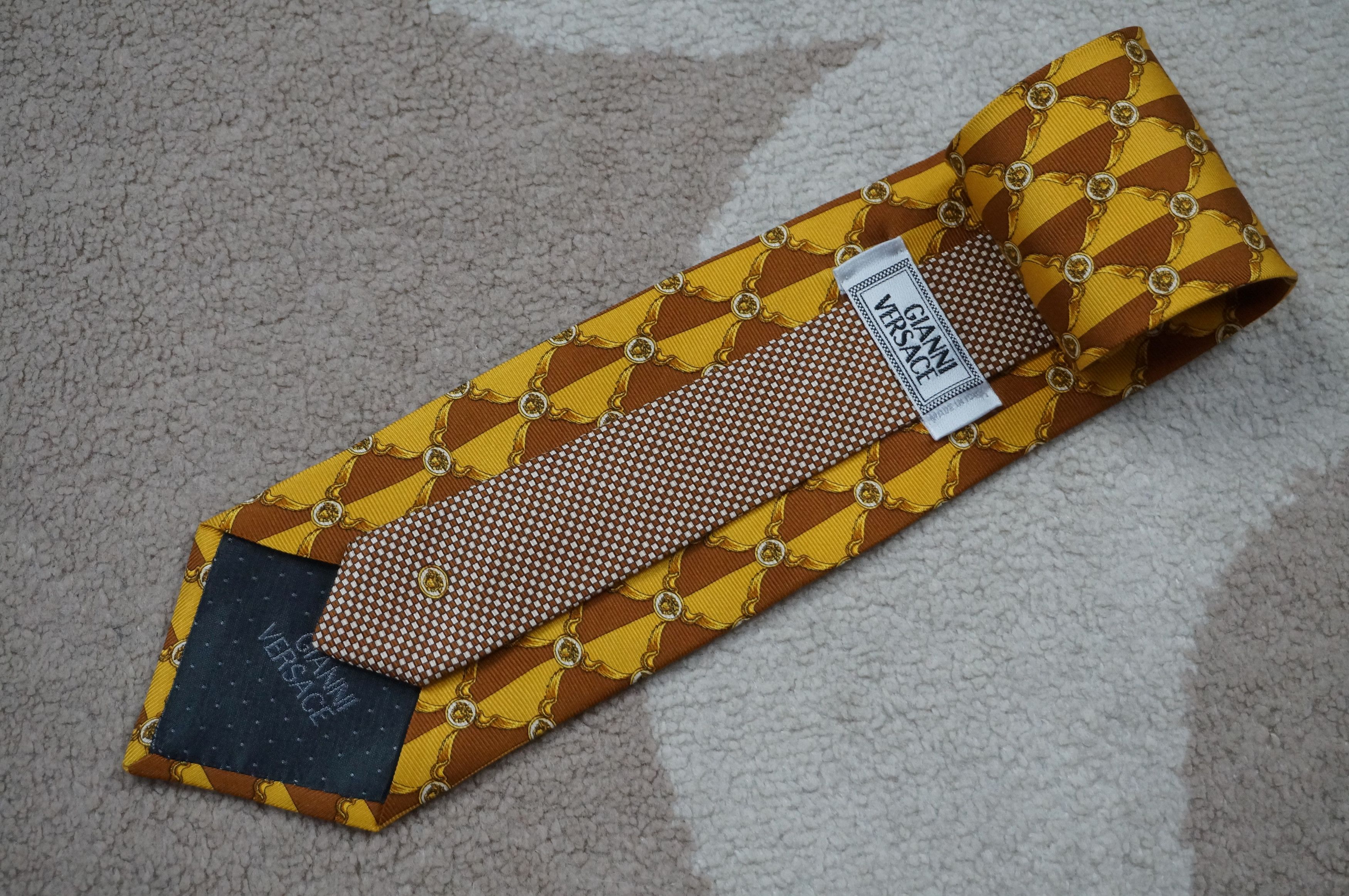 Gianni VERSACE Vintage Medusa Silk Tie.