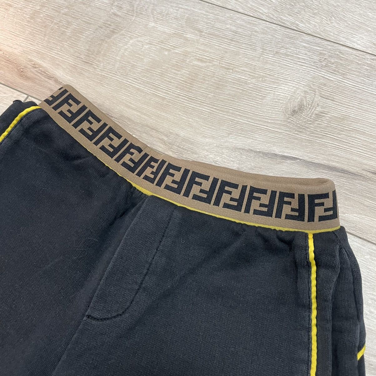Fendi FENDI boys black shorts Size US 28 / EU 44 - 2 Thumbnail