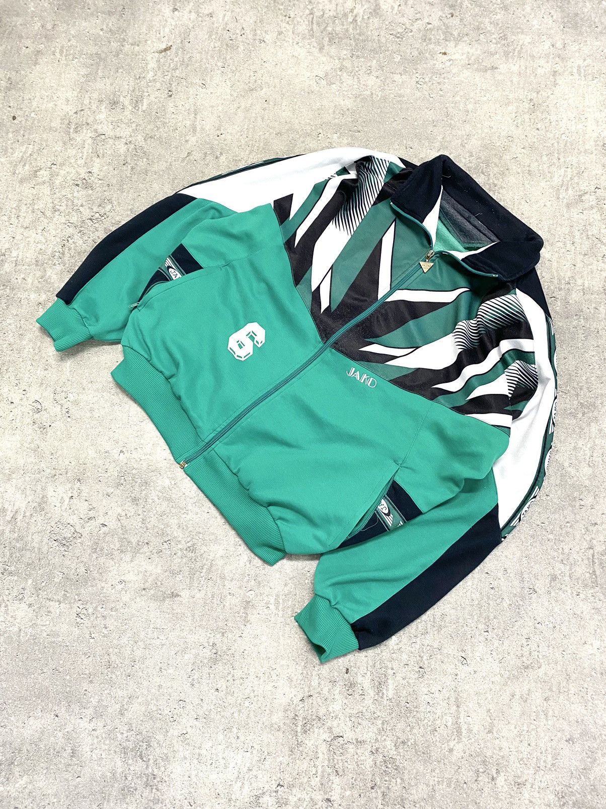 Streetwear × Vintage ᶠᵃⁿᶜʸᵍᵘʸ Boxy 80s Track Jacket Vintage Tracksuit ...