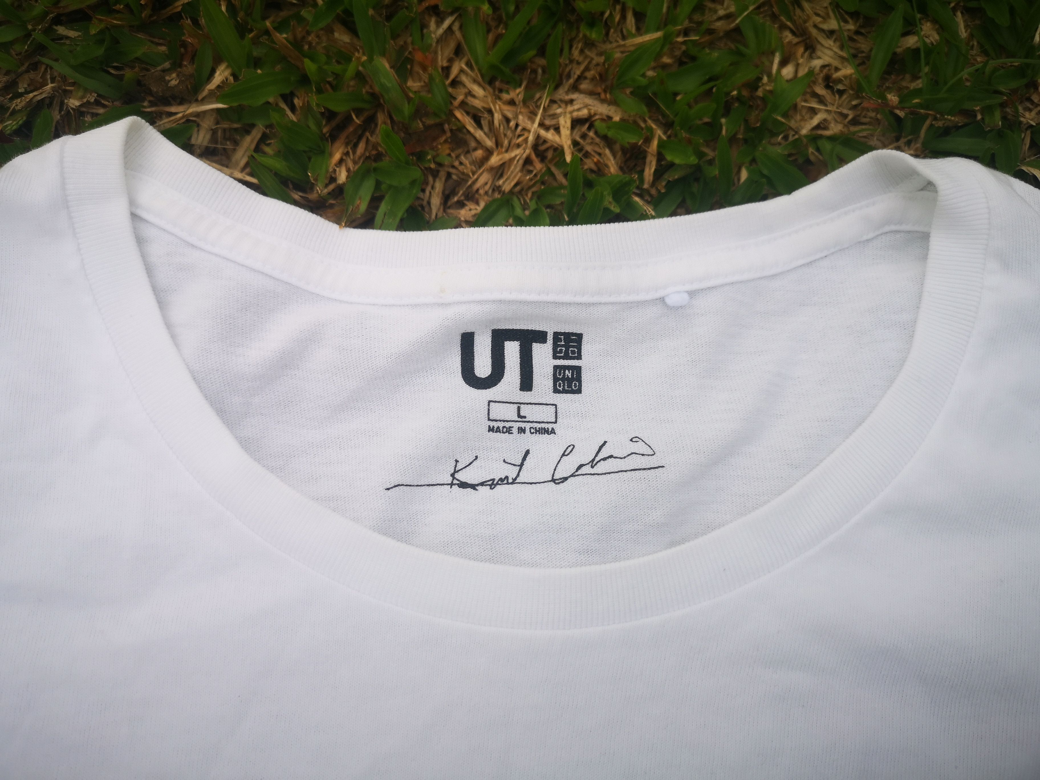 Uniqlo Kurt Cobain Dive With Guitar Size US L / EU 52-54 / 3 - 4 Thumbnail