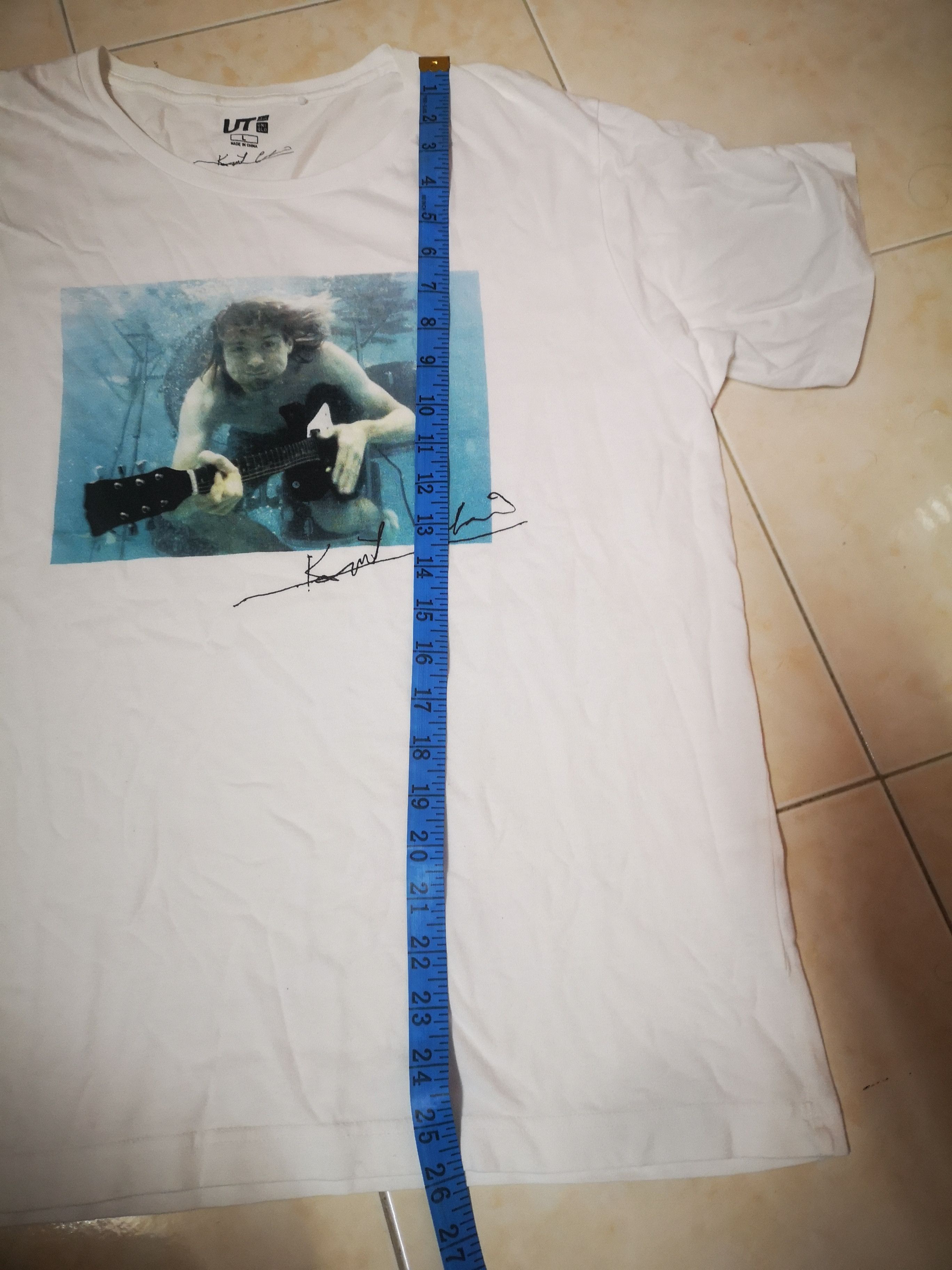 Uniqlo Kurt Cobain Dive With Guitar Size US L / EU 52-54 / 3 - 8 Thumbnail