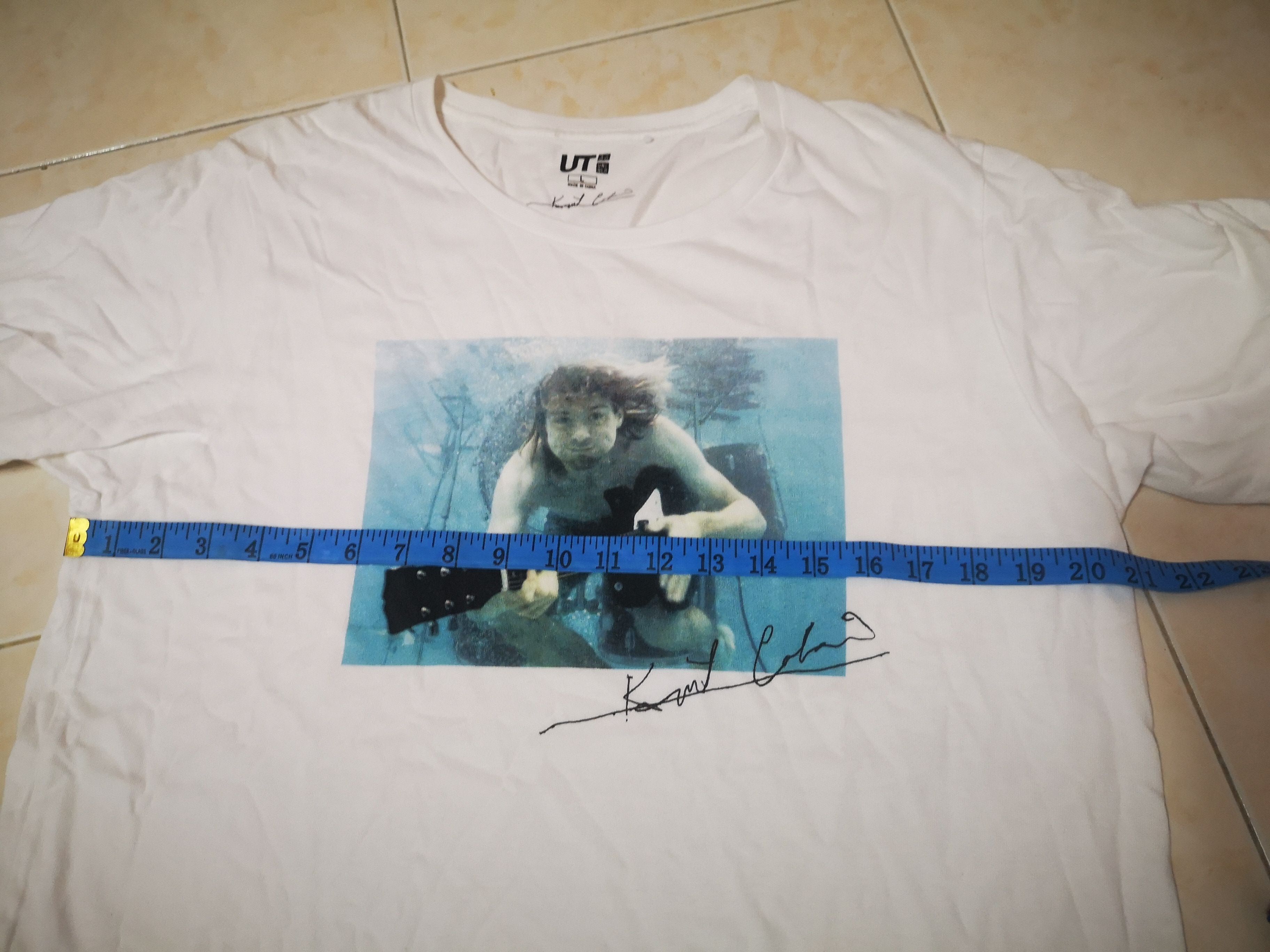 Uniqlo Kurt Cobain Dive With Guitar Size US L / EU 52-54 / 3 - 7 Thumbnail