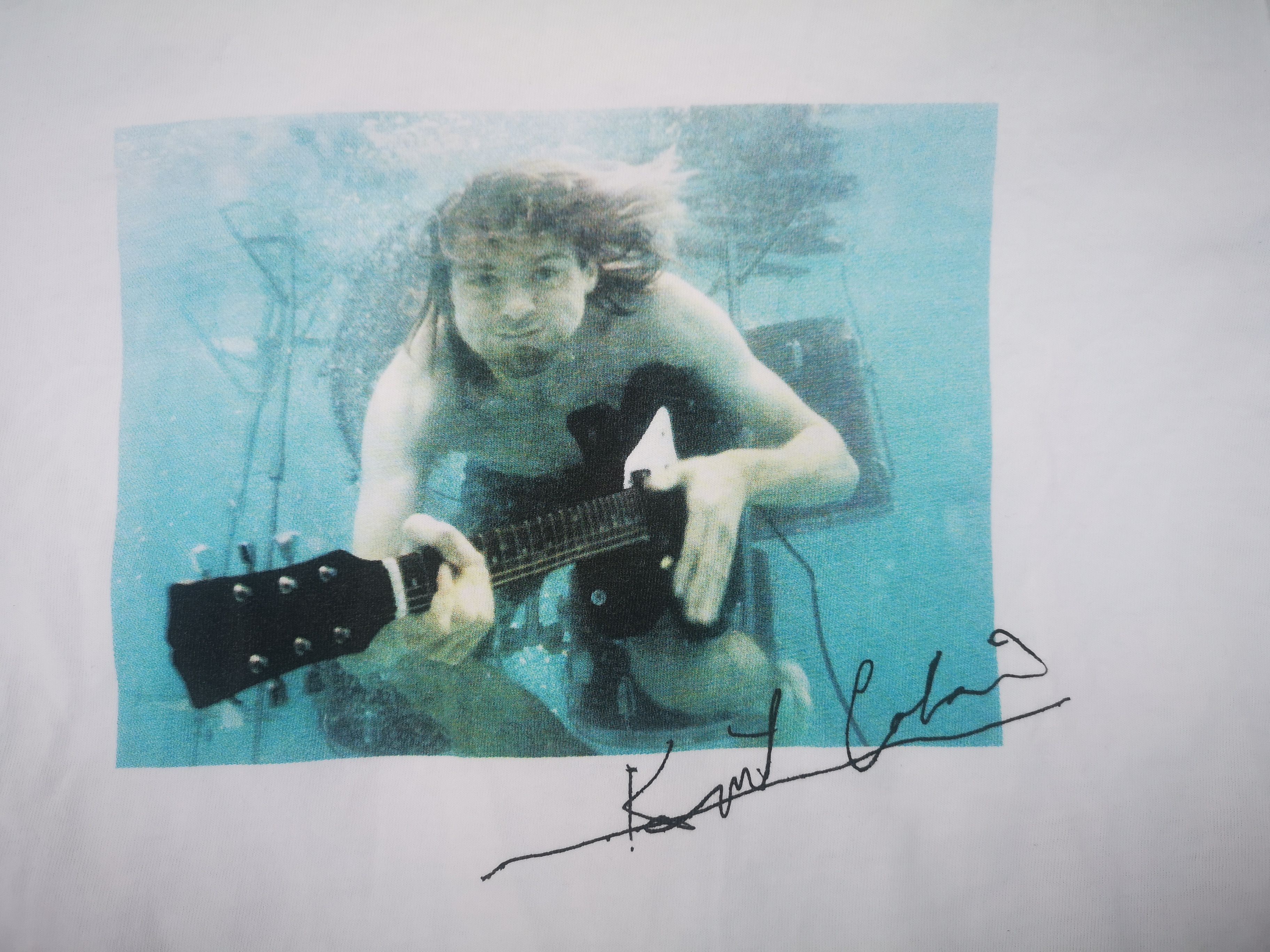 Uniqlo Kurt Cobain Dive With Guitar Size US L / EU 52-54 / 3 - 3 Thumbnail