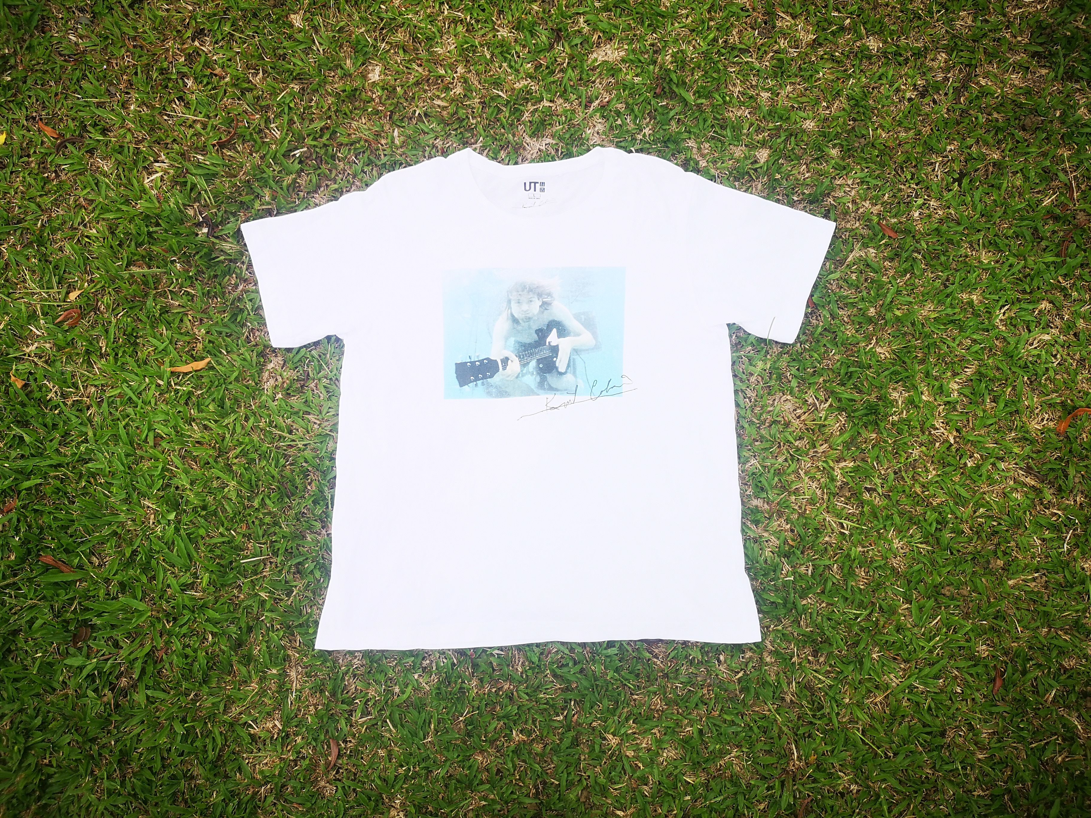 Uniqlo Kurt Cobain Dive With Guitar Size US L / EU 52-54 / 3 - 1 Thumbnail