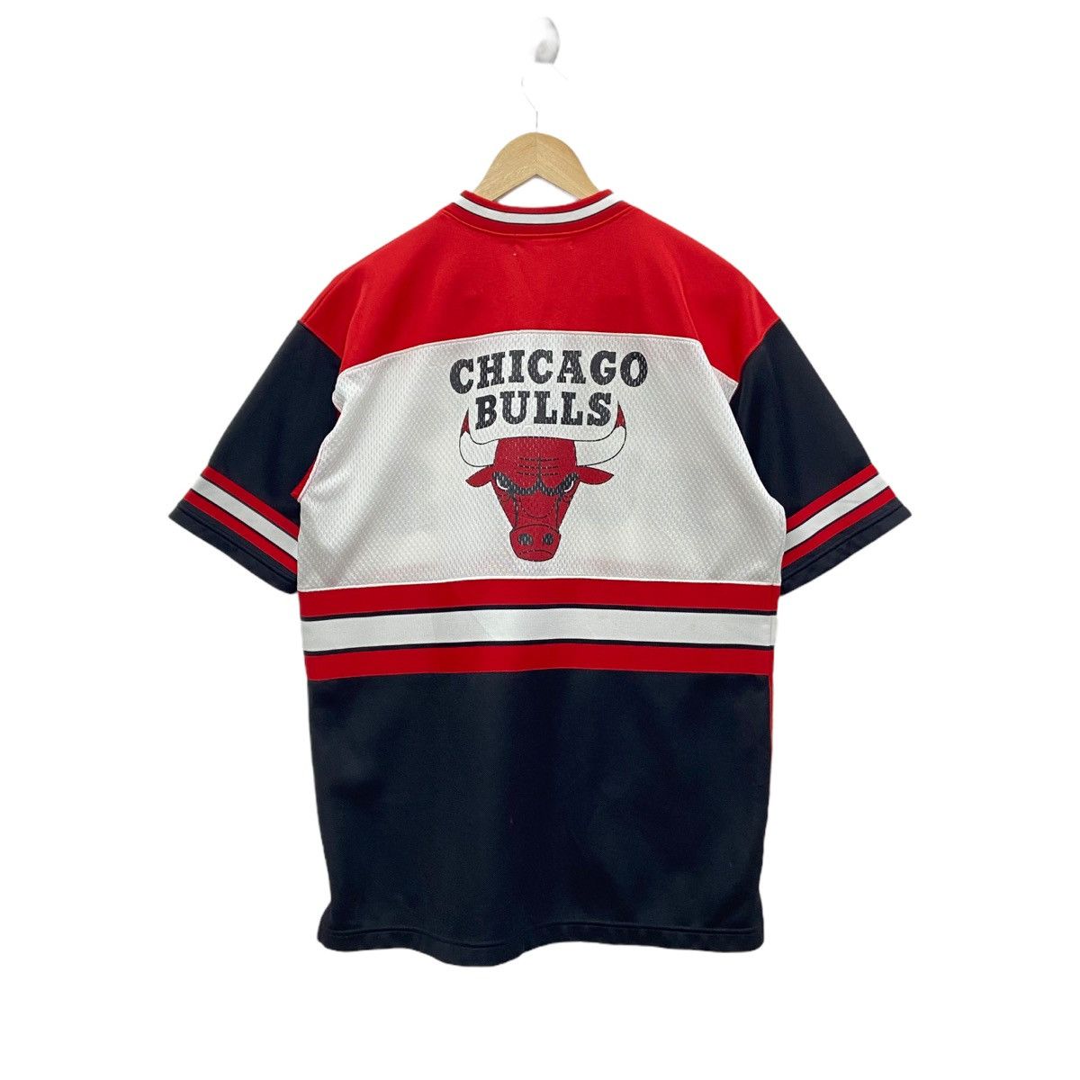 NBA Rare!! CHICAGO BULLS big logo jersey Size US L / EU 52-54 / 3 - 1 Thumbnail