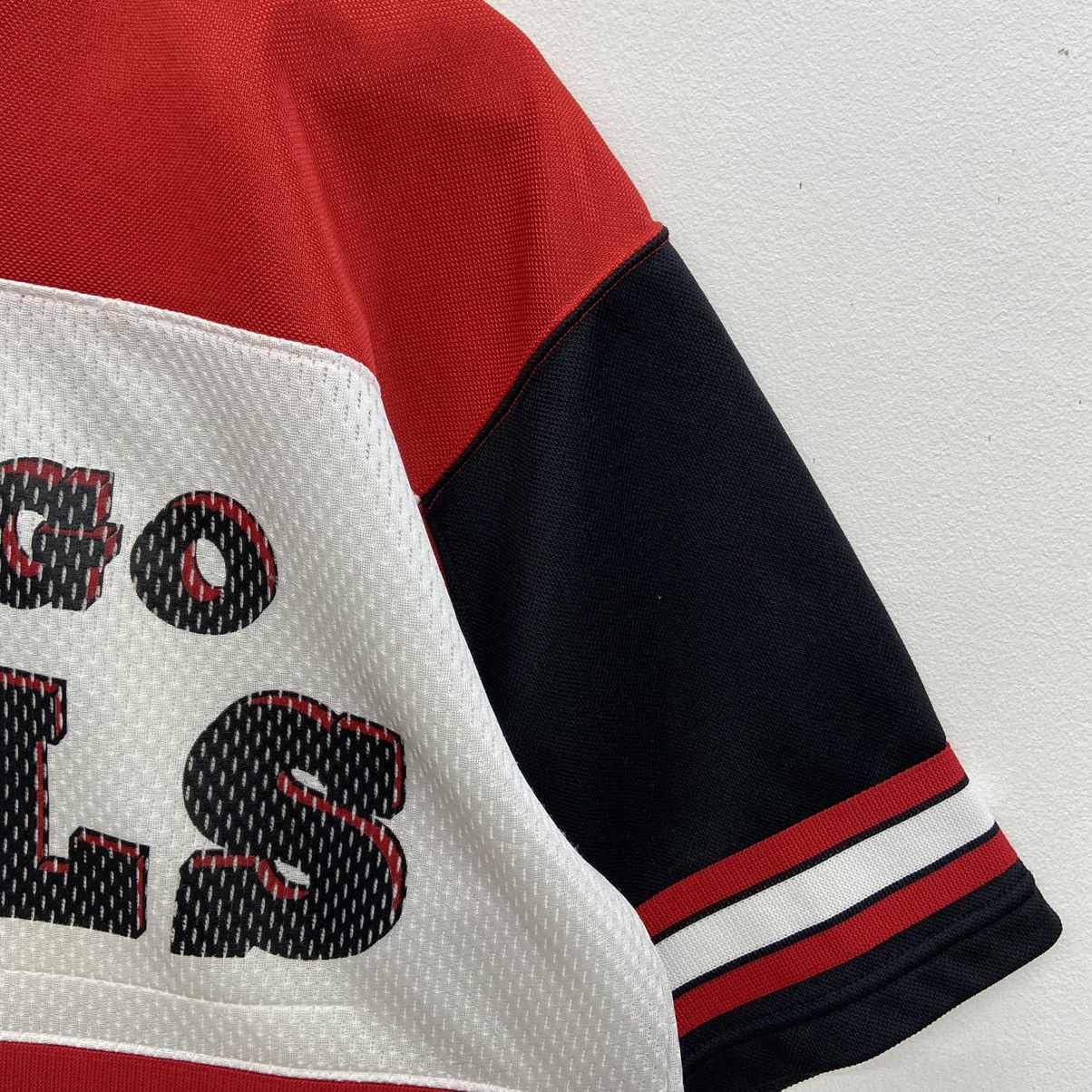 NBA Rare!! CHICAGO BULLS big logo jersey Size US L / EU 52-54 / 3 - 6 Thumbnail