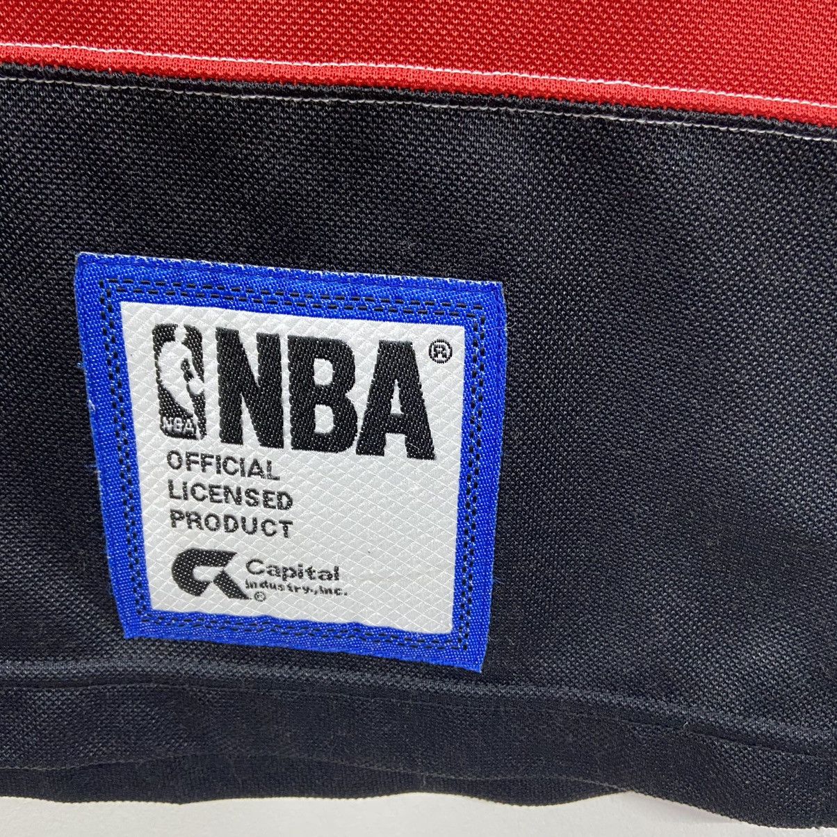 NBA Rare!! CHICAGO BULLS big logo jersey Size US L / EU 52-54 / 3 - 8 Thumbnail