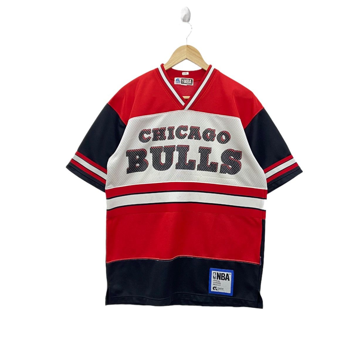 NBA Rare!! CHICAGO BULLS big logo jersey Size US L / EU 52-54 / 3 - 4 Thumbnail
