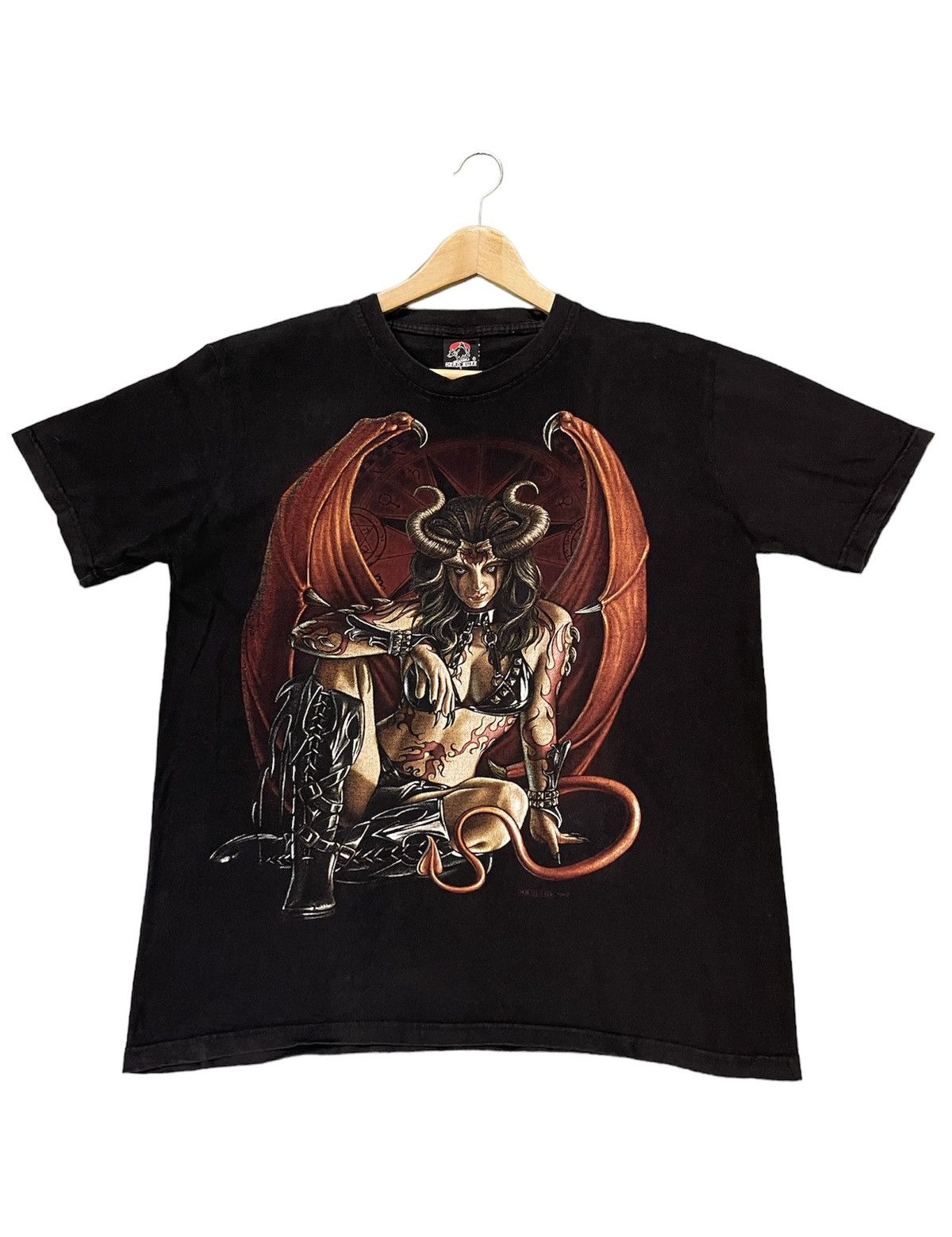 VINTAGE HERO BUFF TSHIRT