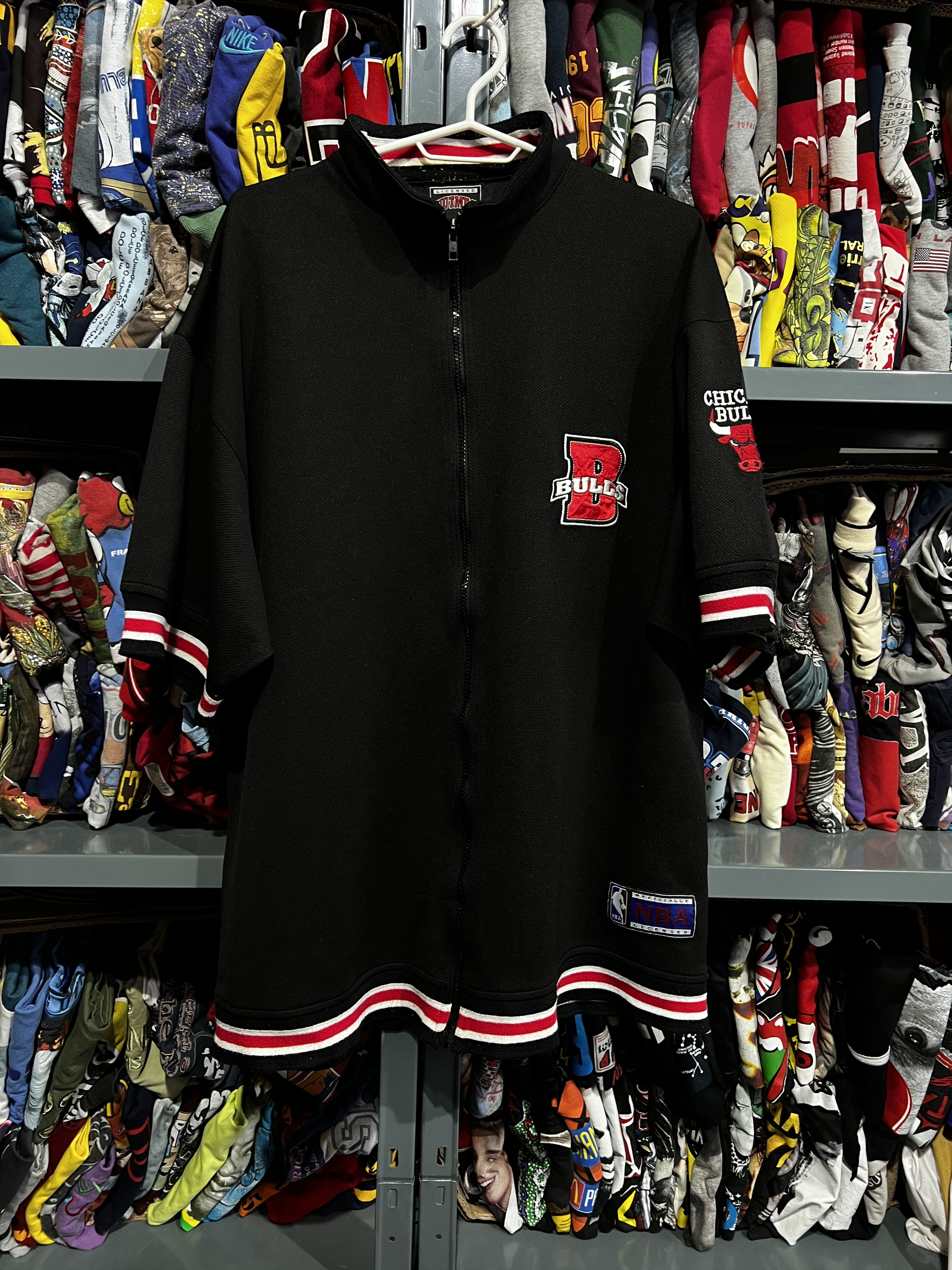 VINTAGE 90's CHICAGO BULLS BASKETBALL NBA Nutmeg Mills