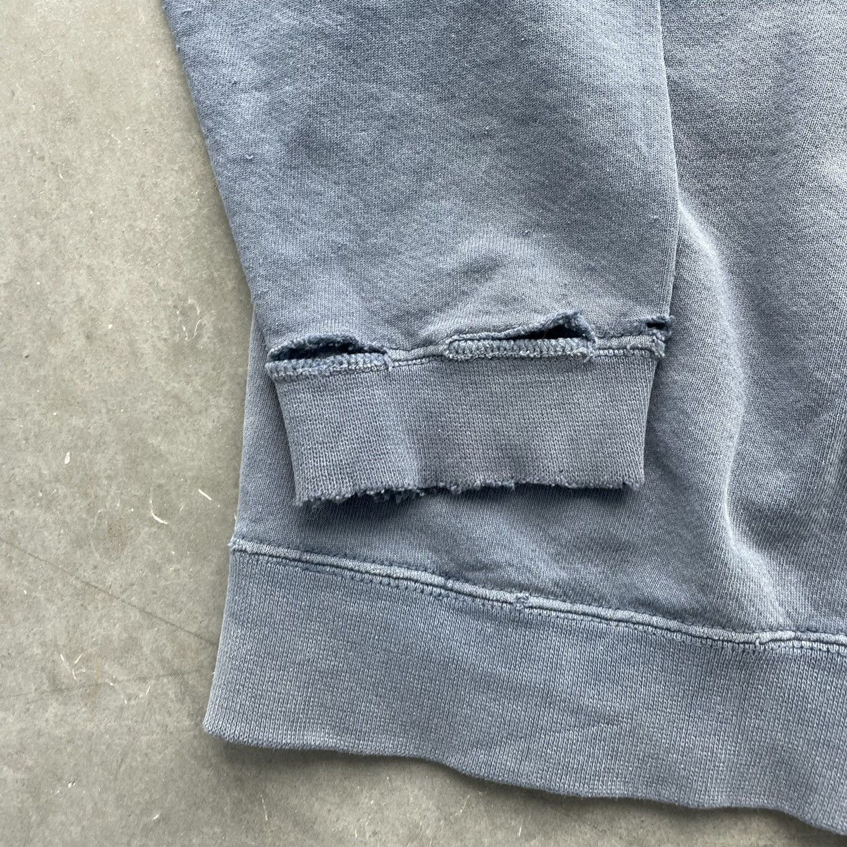 Levi's × Russell Athletic × Vintage Vintage Sun Faded Distressed Crewneck Thrashed Size US M / EU 48-50 / 2 - 10 Thumbnail