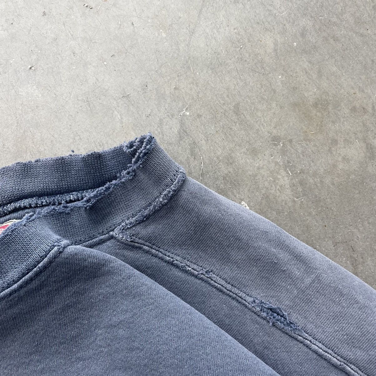 Levi's × Russell Athletic × Vintage Vintage Sun Faded Distressed Crewneck Thrashed Size US M / EU 48-50 / 2 - 12 Thumbnail