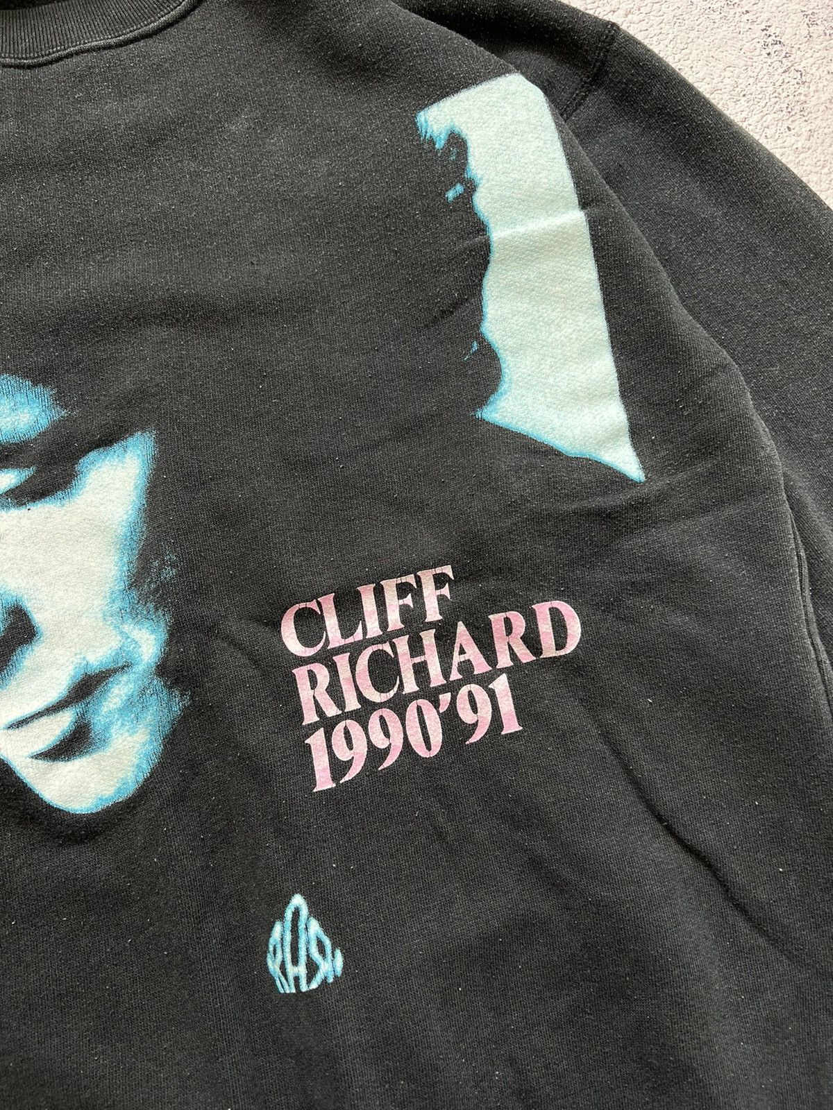 Band Tees × Vintage VINTAGE RARE CLIFF RICHARD 1990-91 Sweatshirt Size US S / EU 44-46 / 1 - 5 Thumbnail
