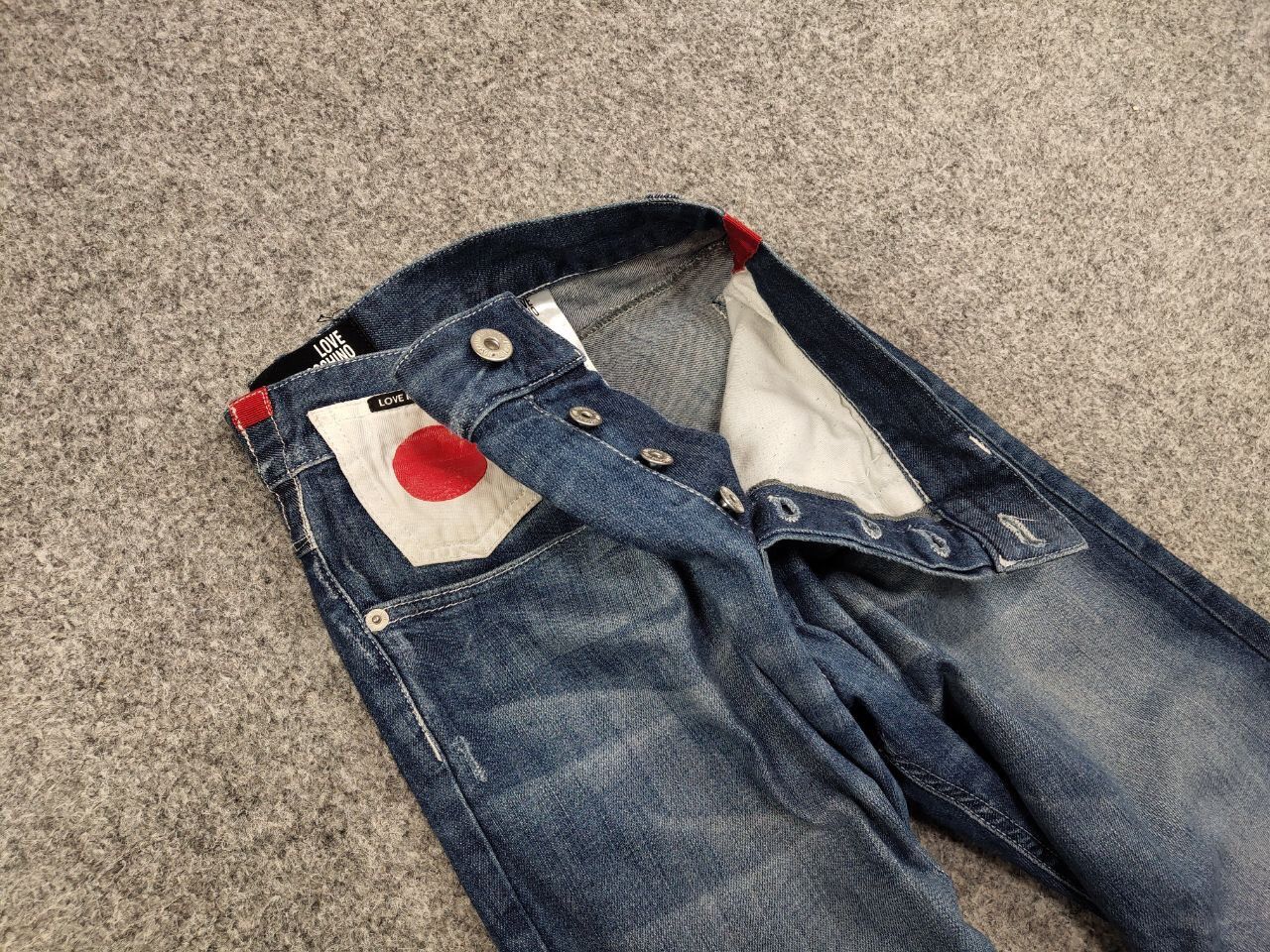 Moschino Love Moschino Italy Designer Japan Logo Faded Denim Jeans Size US 34 / EU 50 - 11 Thumbnail