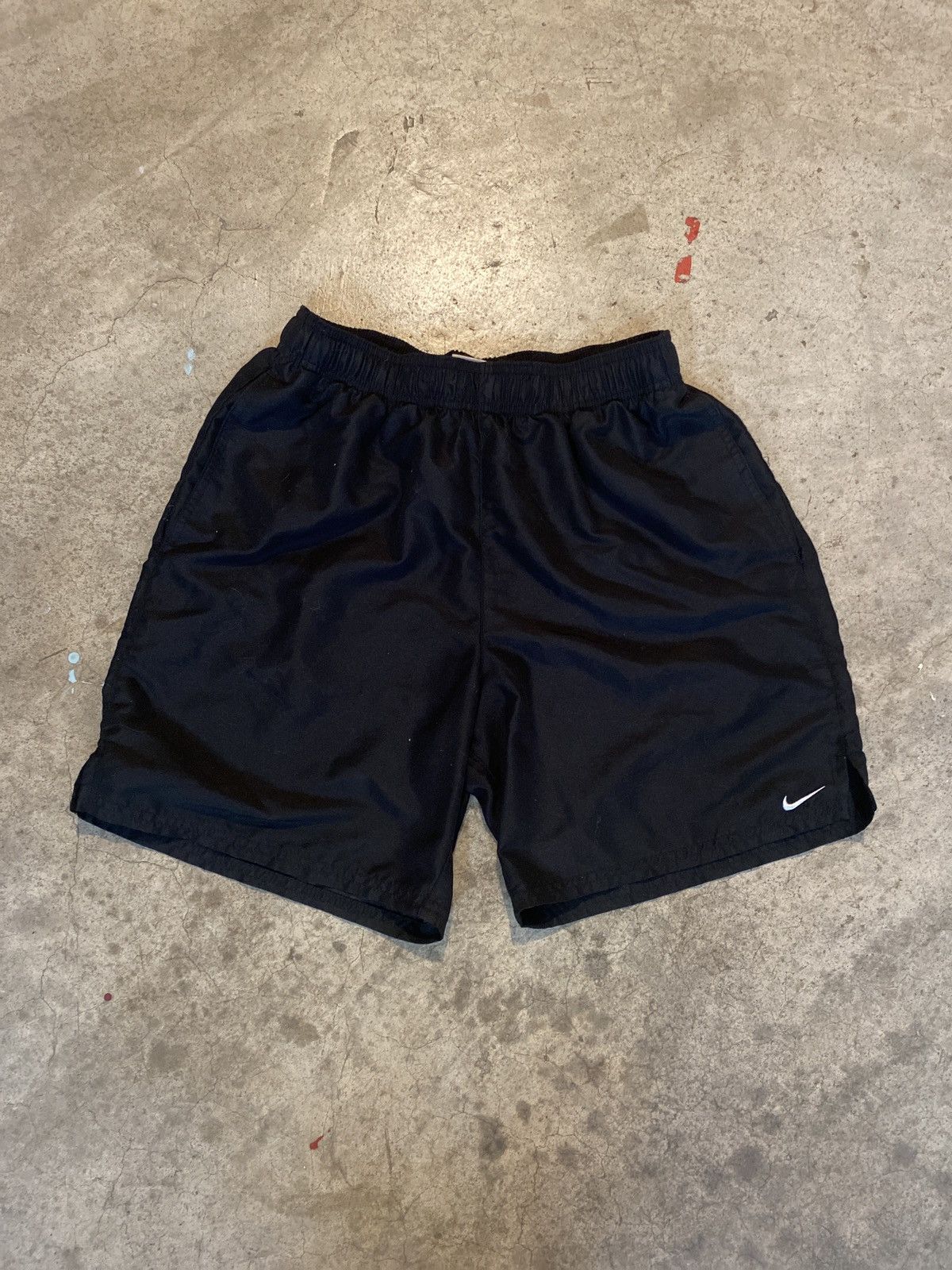 shirts to wear with black nike shorts