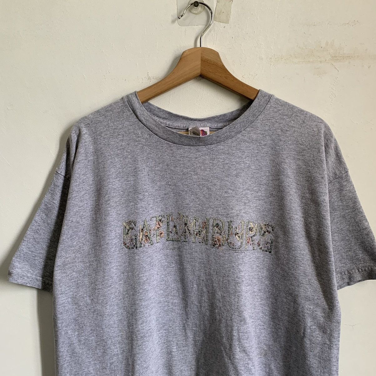 Fruit Of The Loom × Vintage Gathinburg Fruit Of Loom Print Shirts Size US XL / EU 56 / 4 - 2 Thumbnail