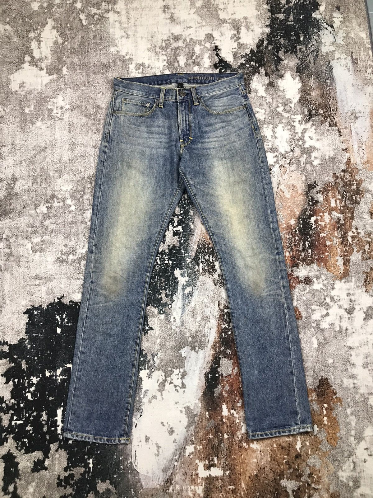 Gap Vintage Gap slim Fit Dirty Light Wash Design Skinny Jeans Size US 30 / EU 46 - 1 Thumbnail