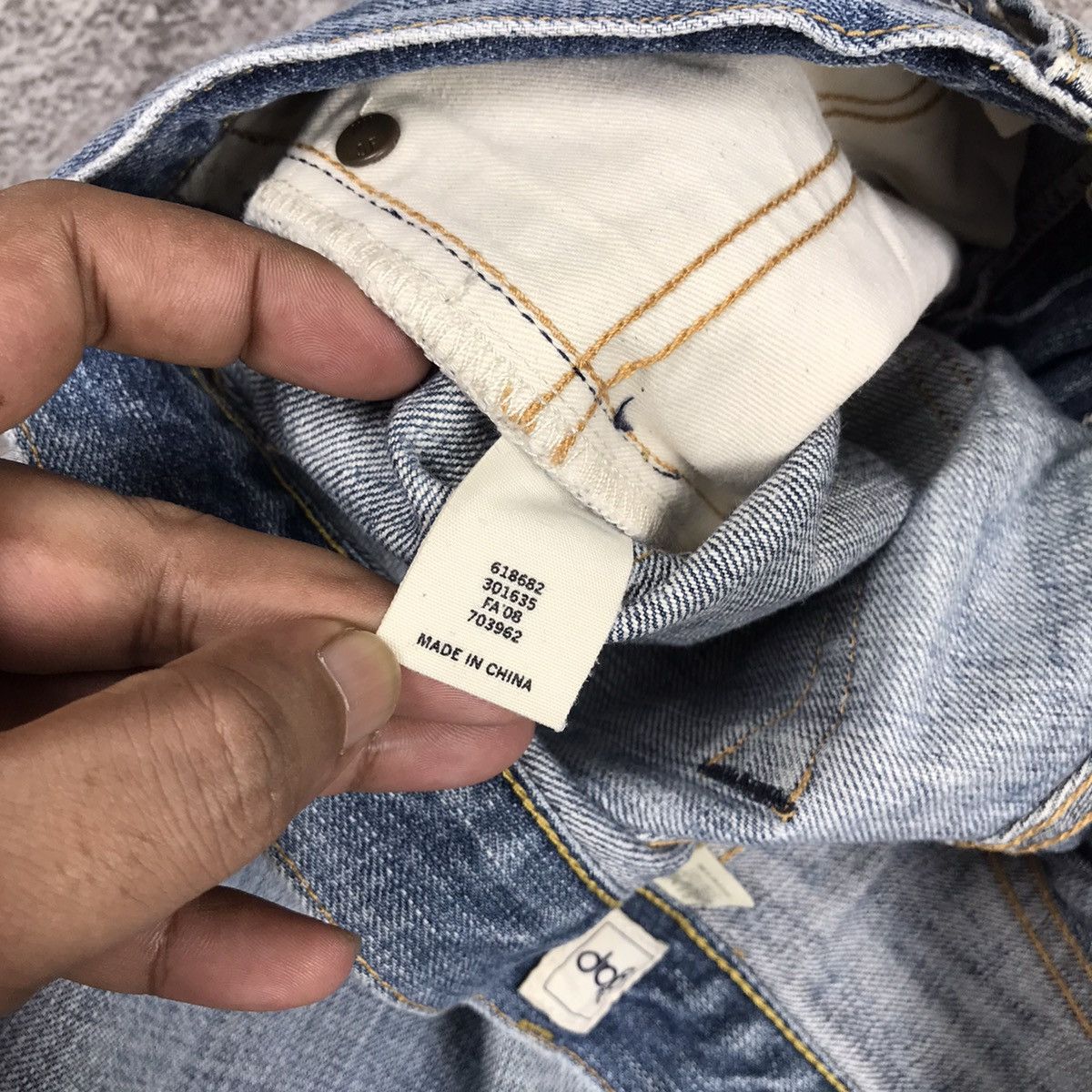 Gap × Japanese Brand × Vintage Vintage Gap 1969 Blue Light Wash Denim Jeans Size US 31 - 12 Thumbnail
