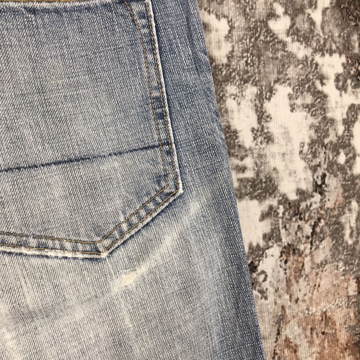 Gap × Japanese Brand × Vintage Vintage Gap 1969 Blue Light Wash Denim Jeans Size US 31 - 10 Thumbnail