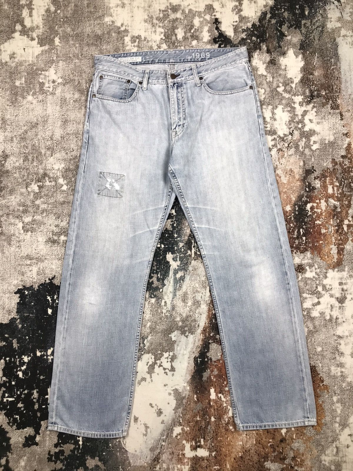 Gap × Japanese Brand × Vintage Vintage Gap 1969 Light Wash Distressed designs Denim Jeans Size US 35 - 1 Thumbnail