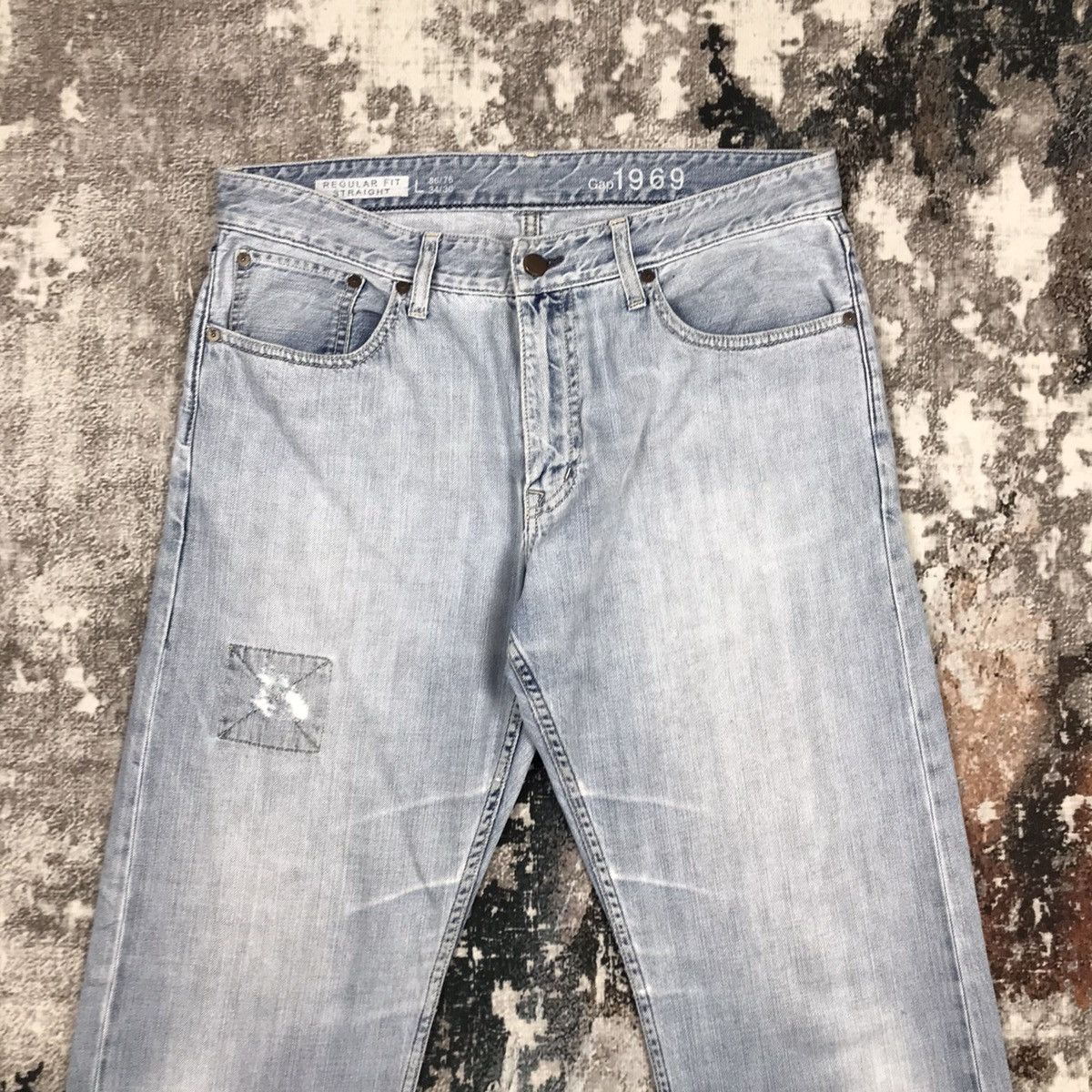 Gap × Japanese Brand × Vintage Vintage Gap 1969 Light Wash Distressed designs Denim Jeans Size US 35 - 2 Thumbnail