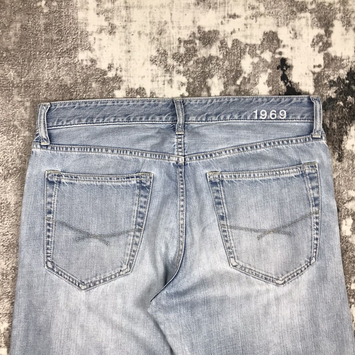 Gap × Japanese Brand × Vintage Vintage Gap 1969 Light Wash Distressed designs Denim Jeans Size US 35 - 7 Thumbnail