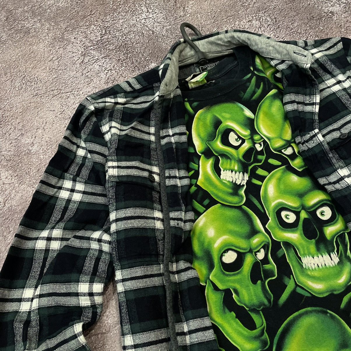 Vintage Vintage 90s Y2K Alien Graphic Plaid Shirt Grunge Washed M Size US M / EU 48-50 / 2 - 4 Thumbnail