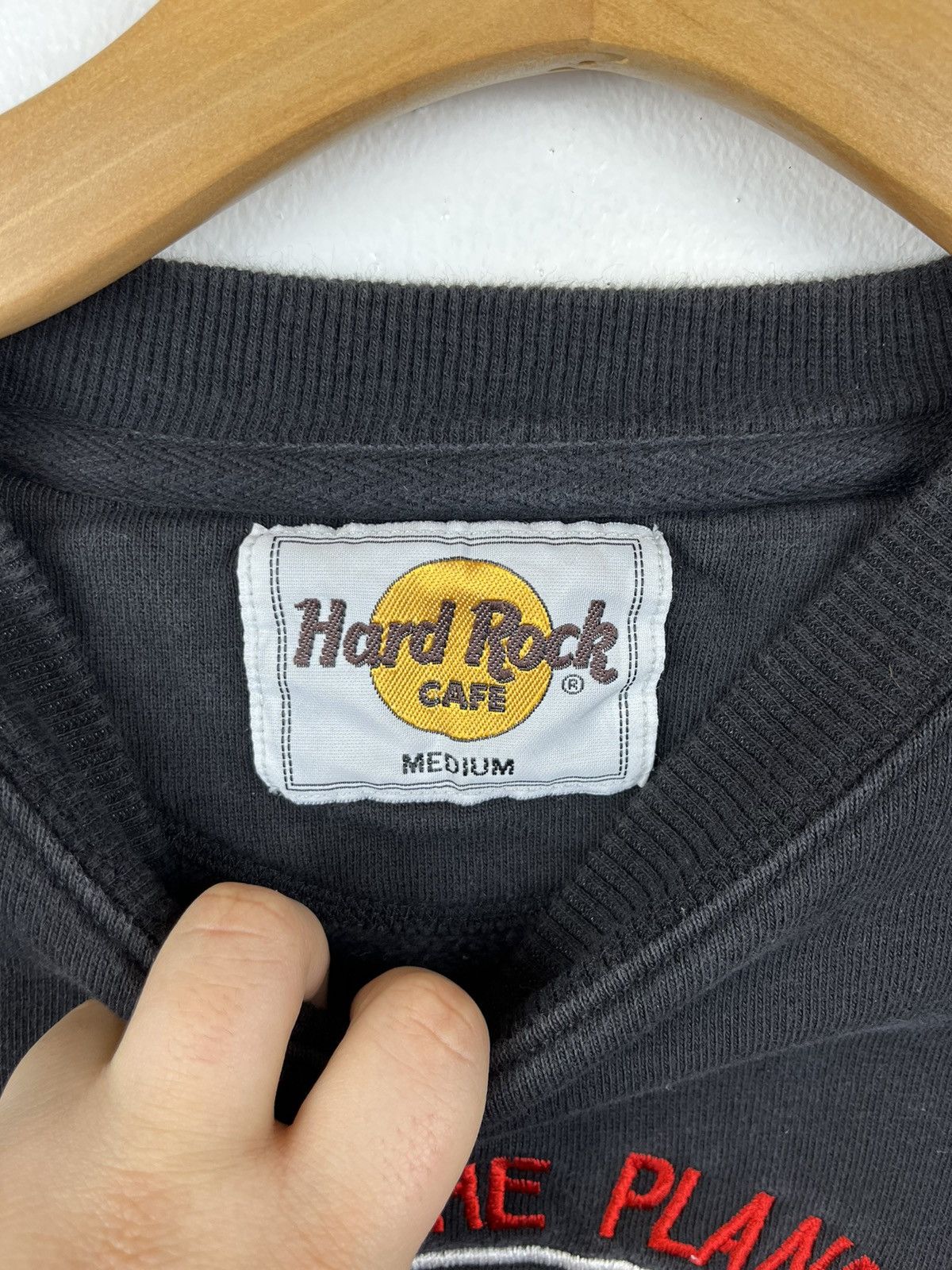 Vintage Vintage Save The World Hard Rock Cafe Sweater Size US L / EU 52-54 / 3 - 3 Preview