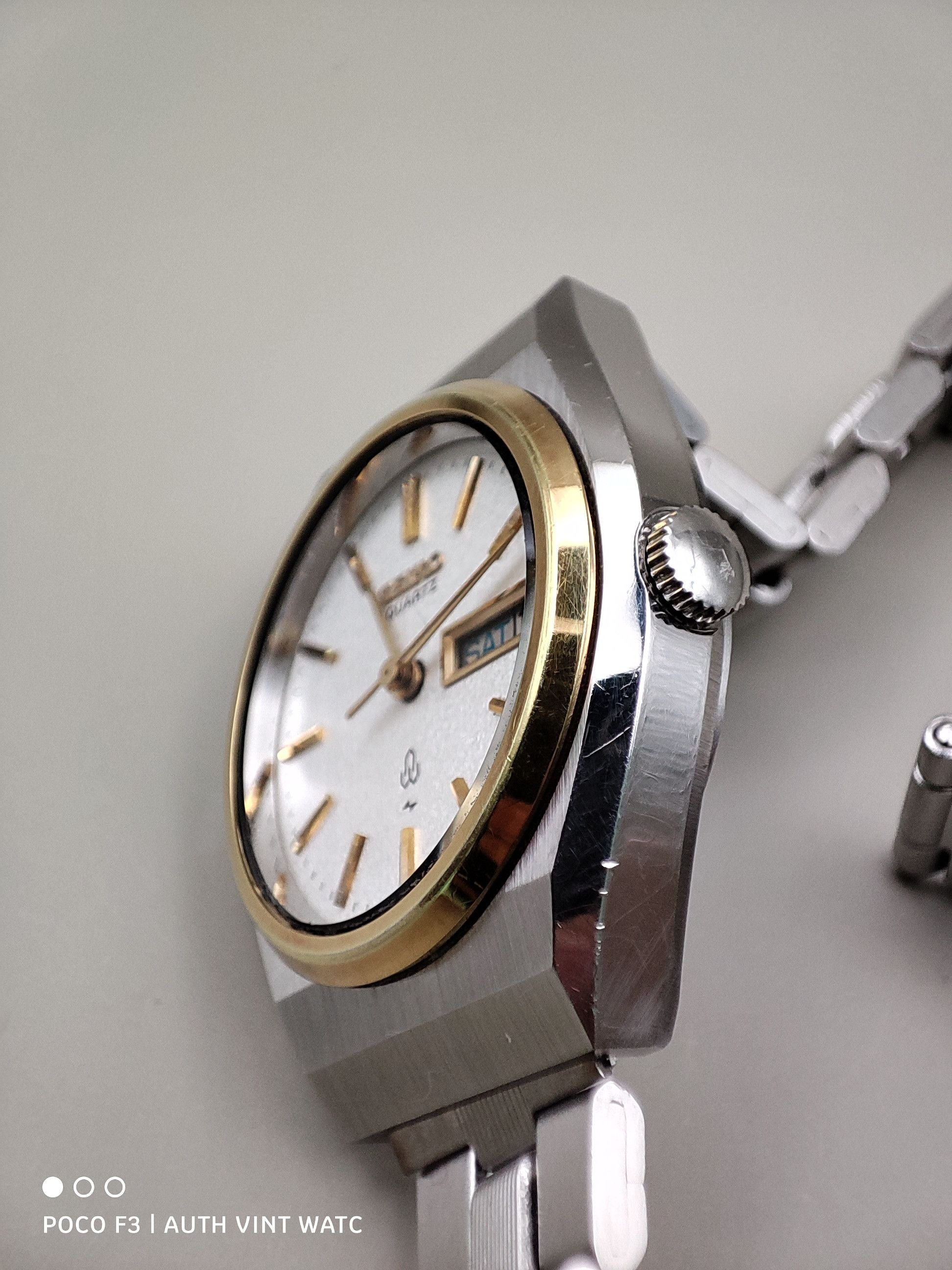 Seiko Authentic Vintage Seiko Quartz 2623 Gold Bezel Ladies Size ONE SIZE - 10 Thumbnail